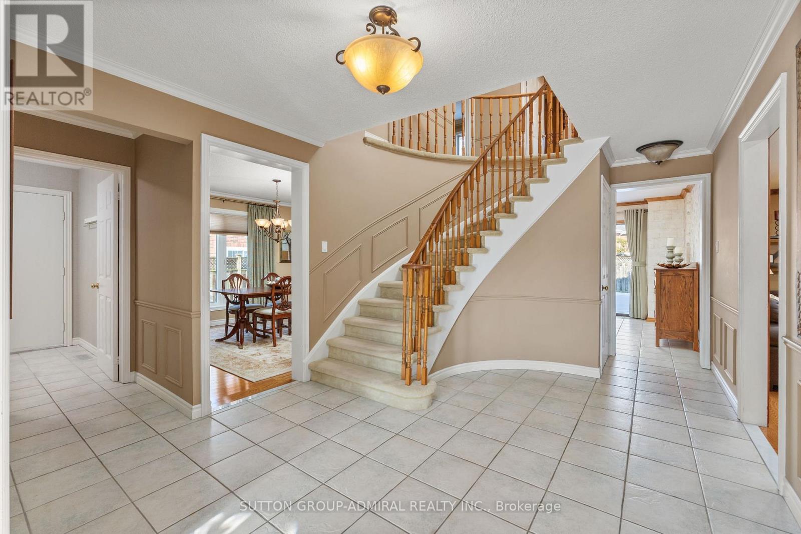 73 Crystal Drive, Richmond Hill, Ontario  L4C 7Y7 - Photo 5 - N12800868