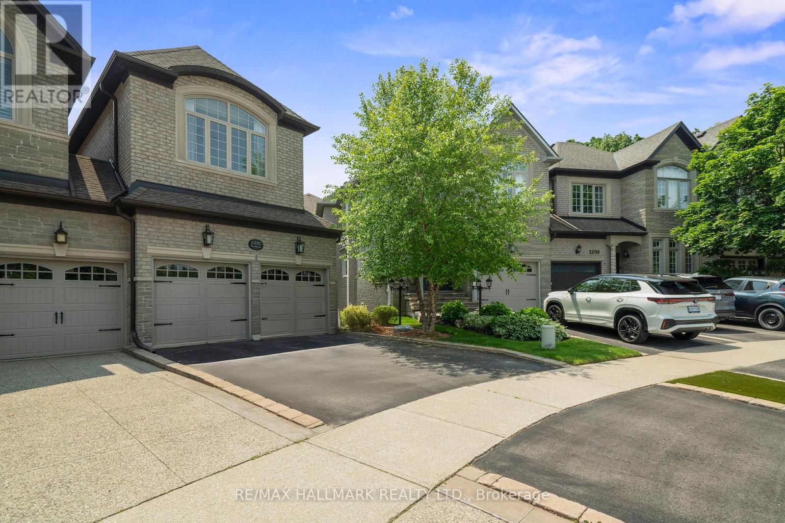 2092 PINEVALLEY CRESCENT, Oakville, Ontario