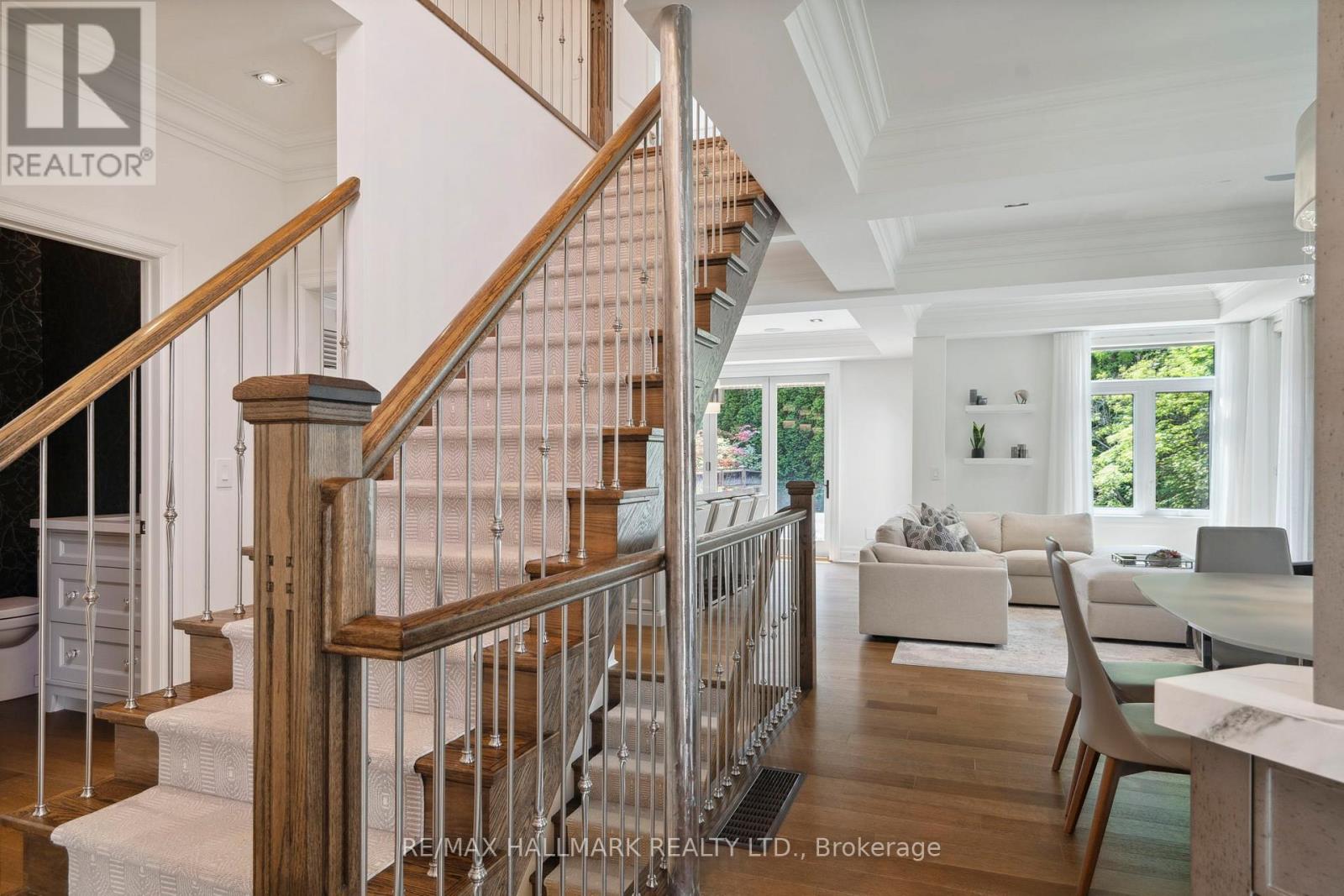 2092 Pinevalley Crescent, Oakville, Ontario  L6H 6L8 - Photo 11 - W12800770