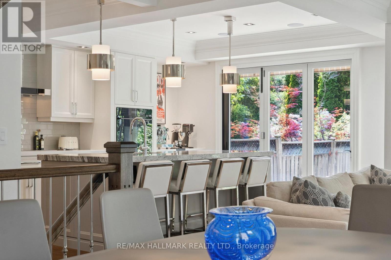 2092 Pinevalley Crescent, Oakville, Ontario  L6H 6L8 - Photo 13 - W12800770