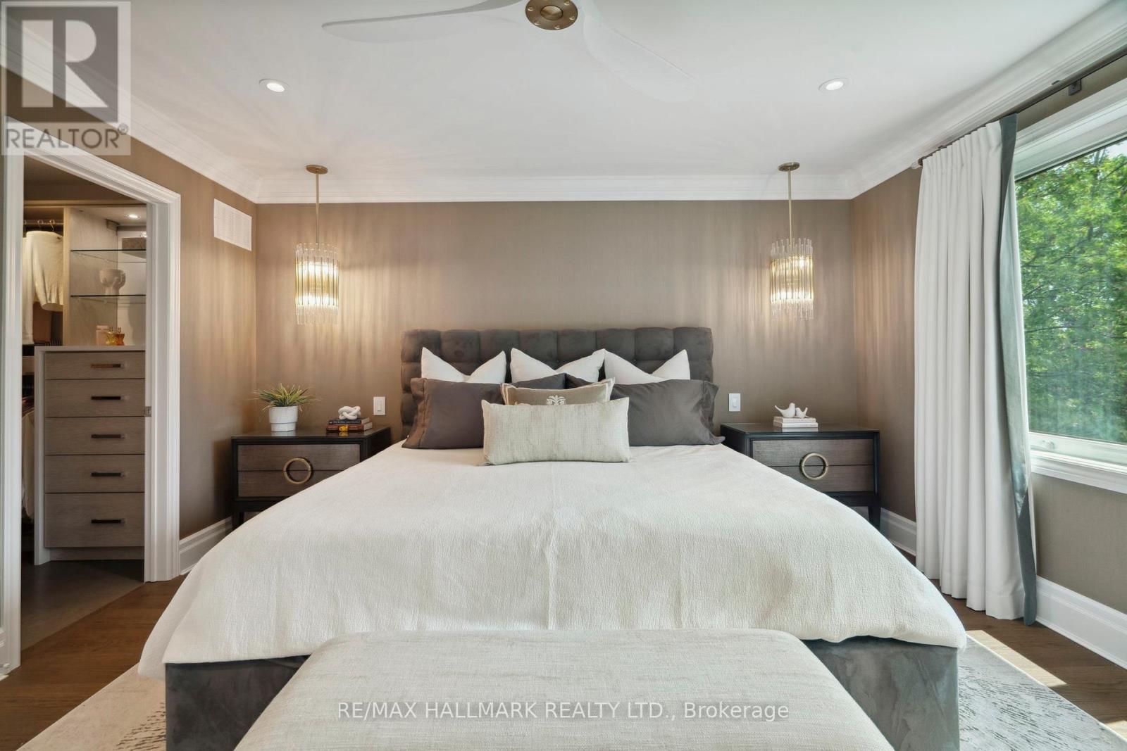 2092 Pinevalley Crescent, Oakville, Ontario  L6H 6L8 - Photo 18 - W12800770