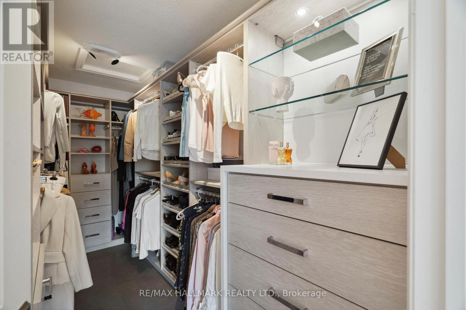 2092 Pinevalley Crescent, Oakville, Ontario  L6H 6L8 - Photo 21 - W12800770