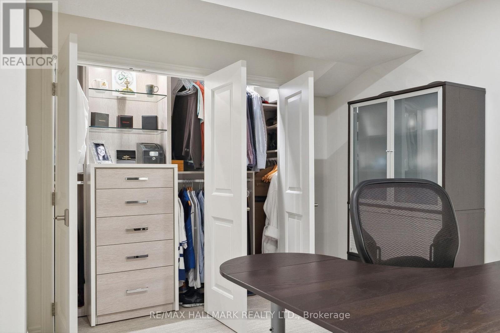 2092 Pinevalley Crescent, Oakville, Ontario  L6H 6L8 - Photo 37 - W12800770