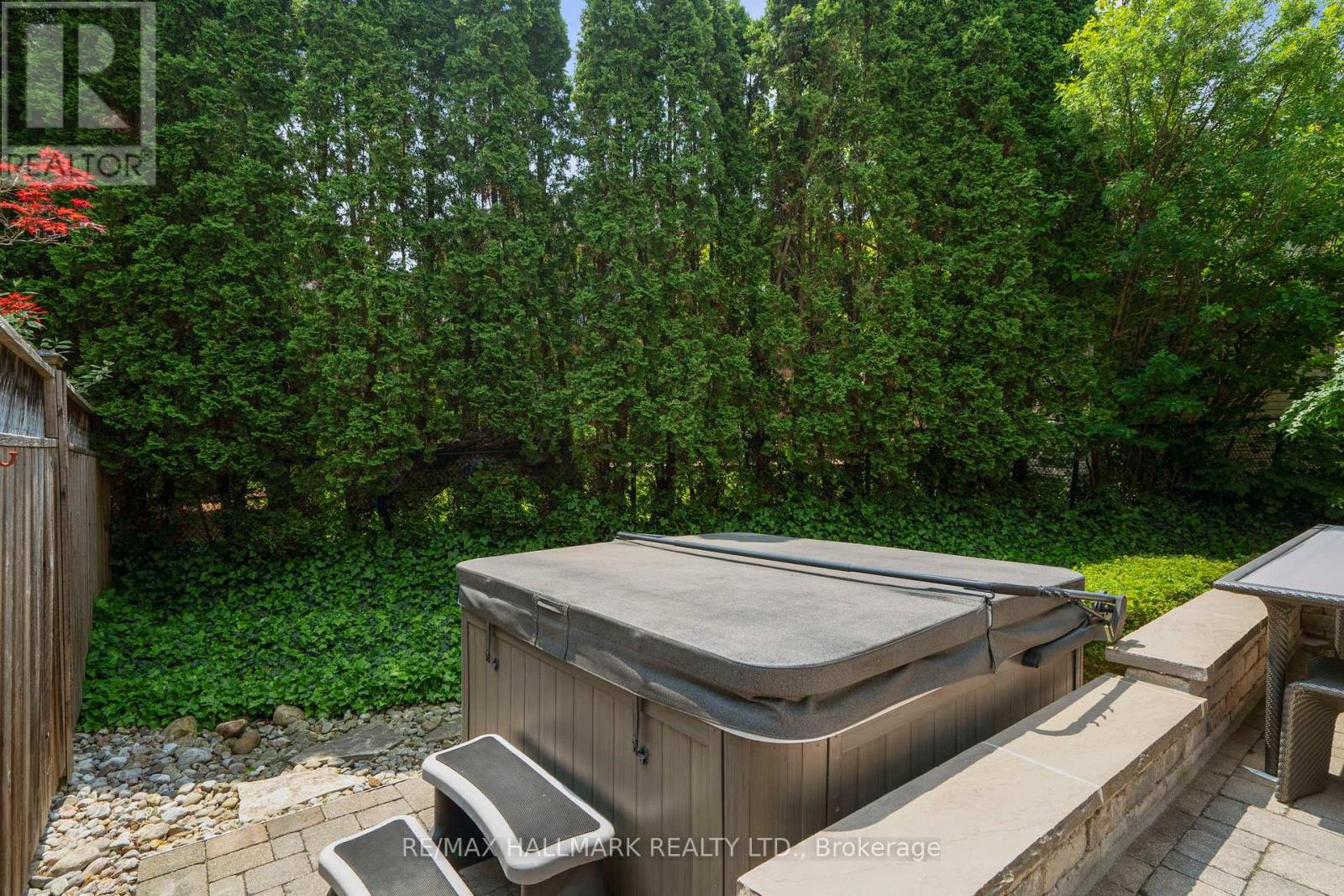 2092 Pinevalley Crescent, Oakville, Ontario  L6H 6L8 - Photo 46 - W12800770