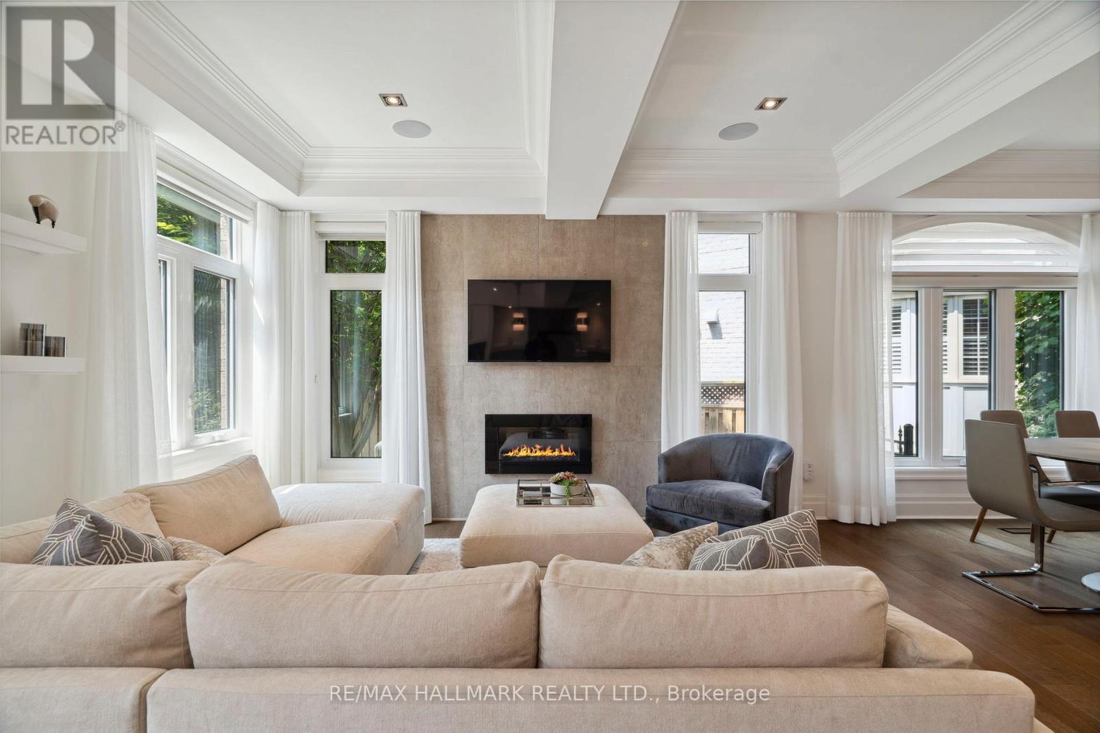 2092 Pinevalley Crescent, Oakville, Ontario  L6H 6L8 - Photo 6 - W12800770