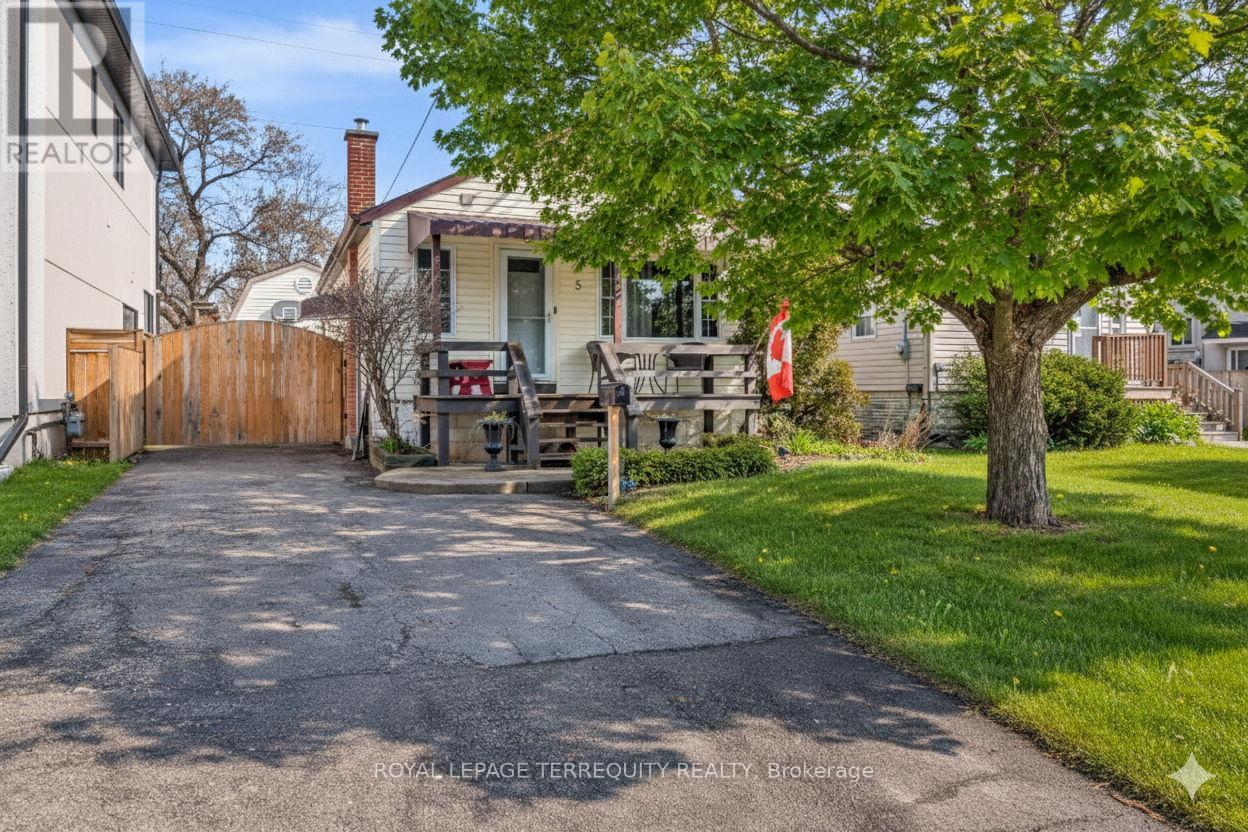 5 ACORN AVENUE, Toronto, Ontario