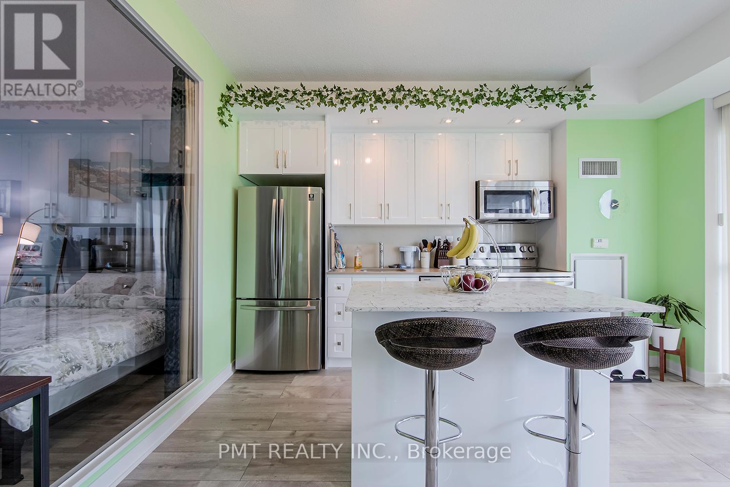 1625 - 165 Legion Road N, Toronto, Ontario  M8Y 0B3 - Photo 11 - W12800820