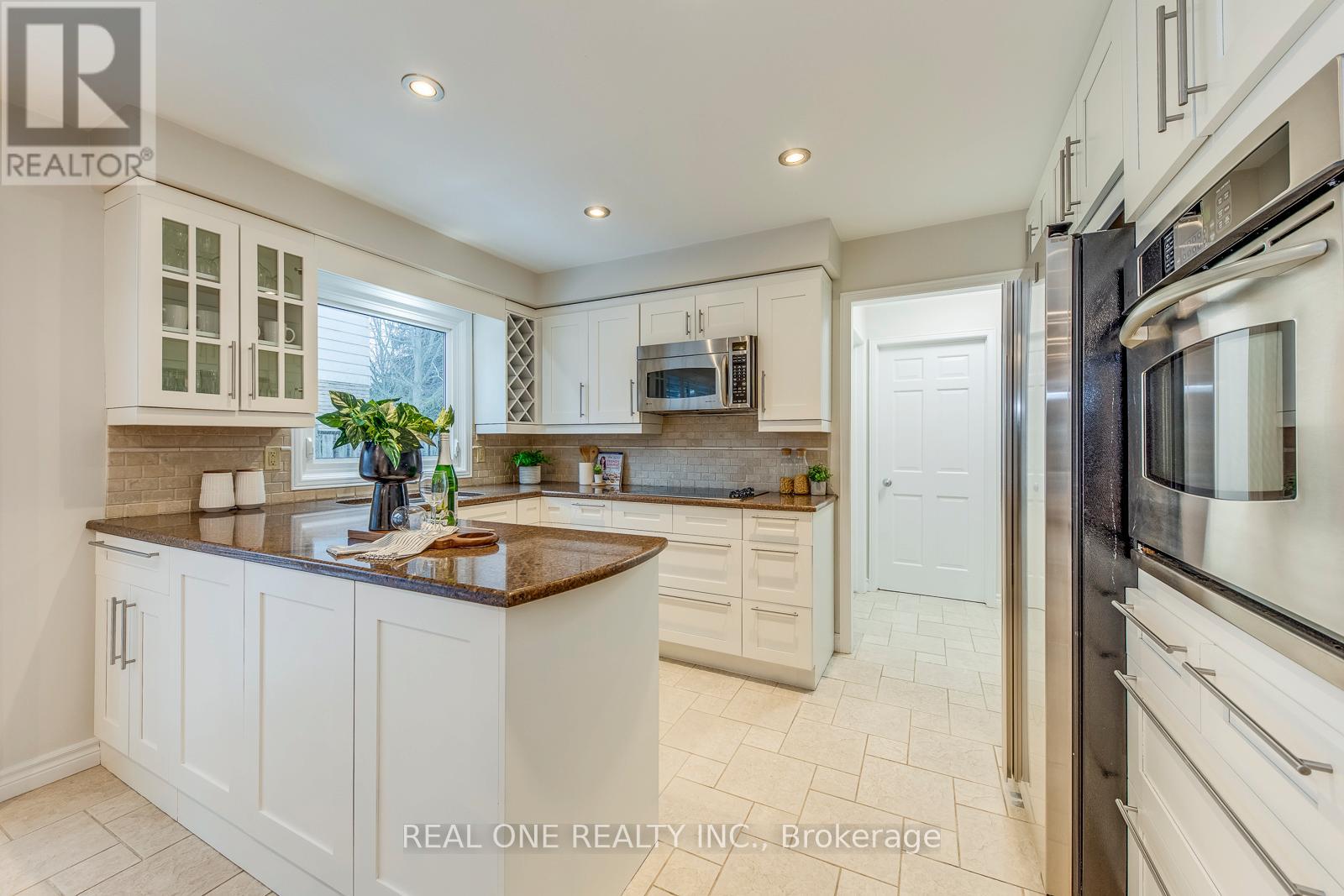 185 All Saints Crescent, Oakville, Ontario  L6J 5Y6 - Photo 22 - W12800830