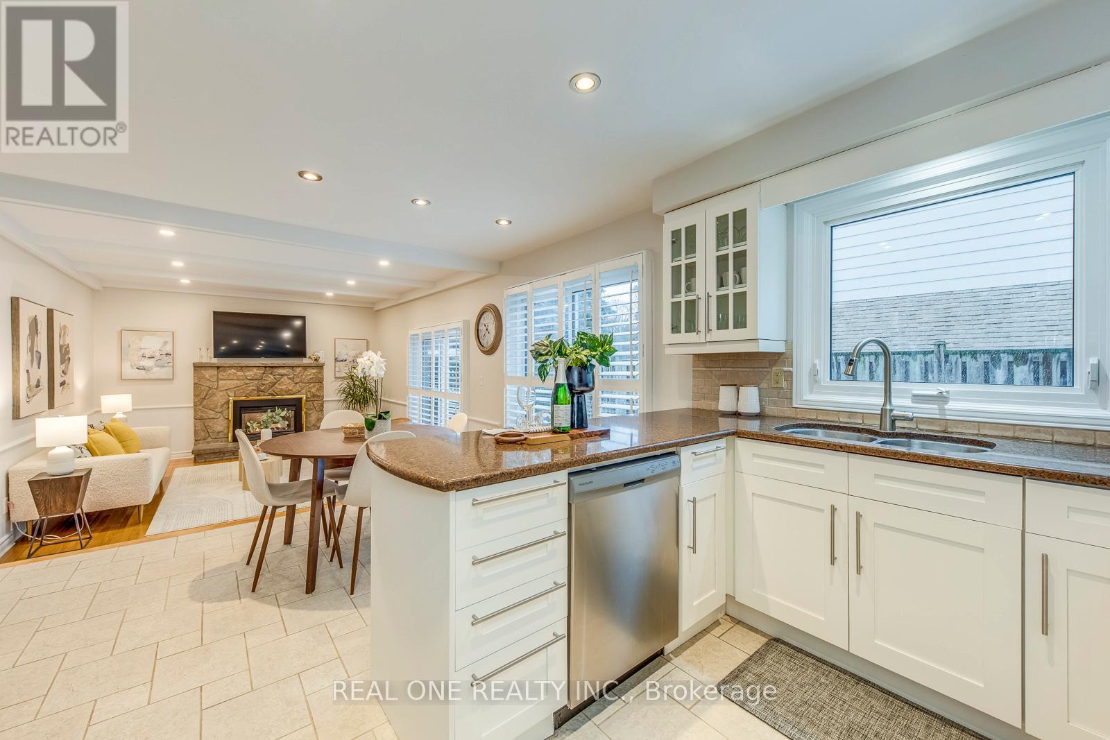 185 All Saints Crescent, Oakville, Ontario  L6J 5Y6 - Photo 23 - W12800830