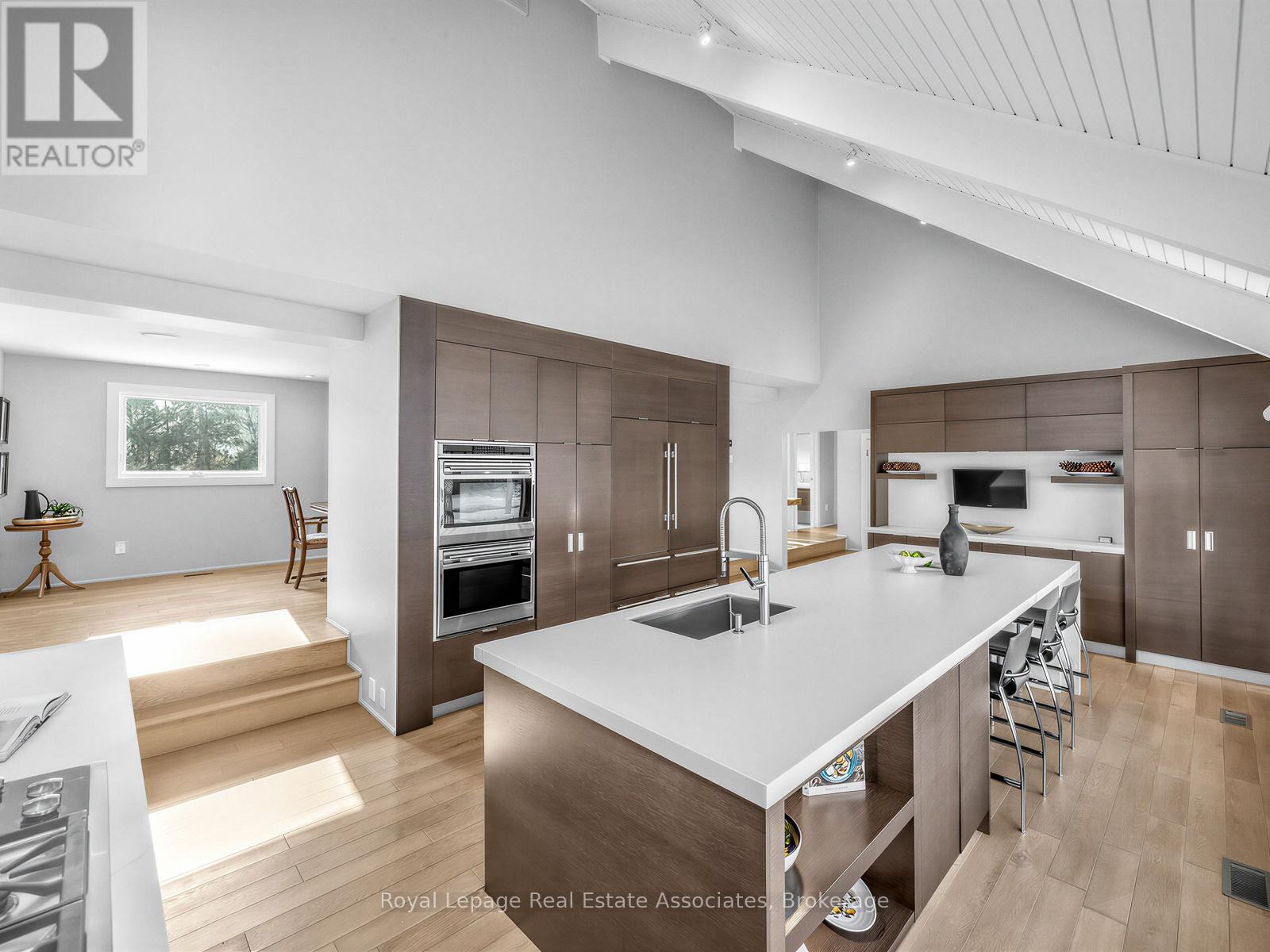 1510 Point O Woods Road, Mississauga, Ontario  L5G 2X7 - Photo 10 - W12800842