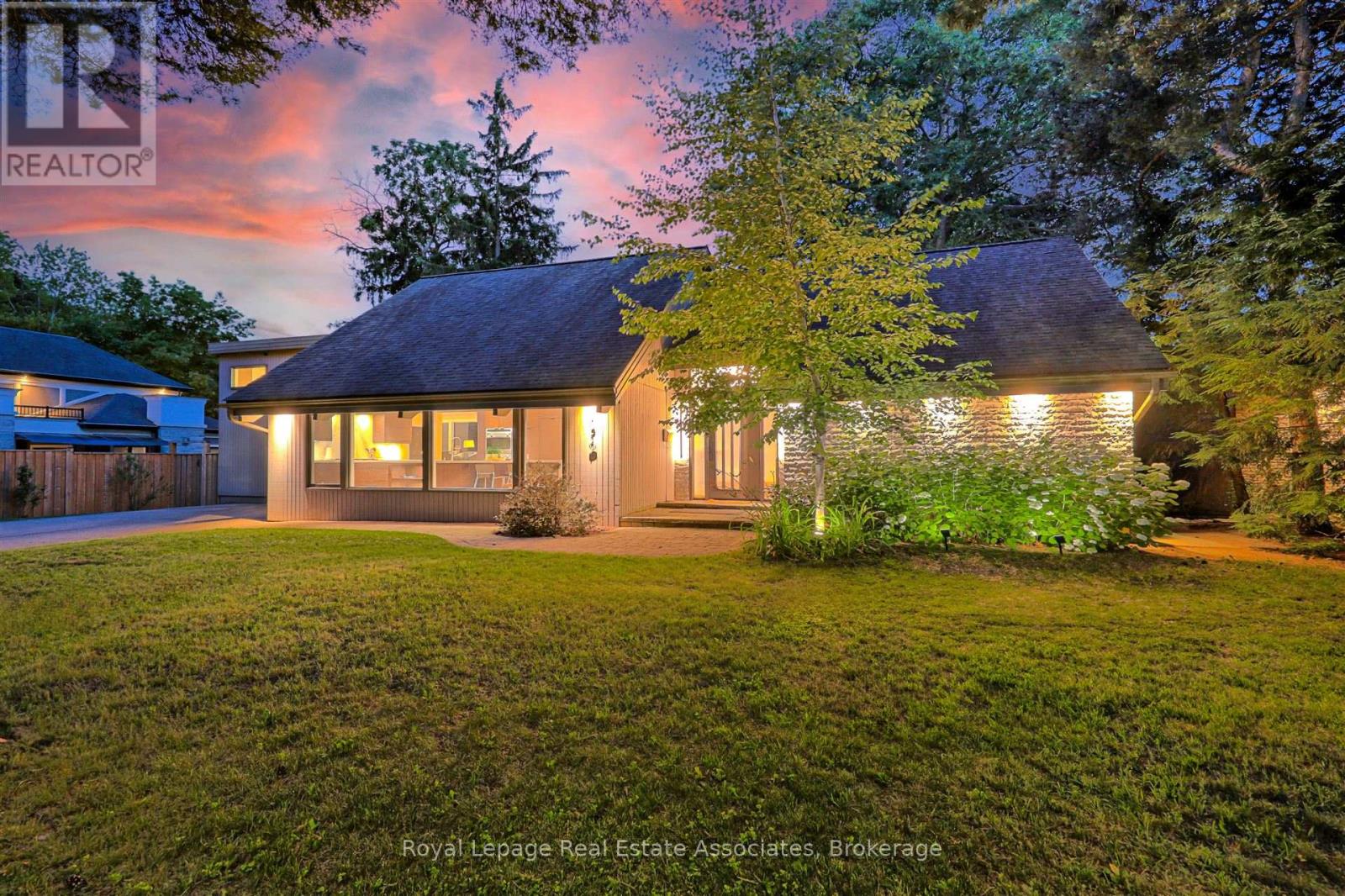 1510 Point O Woods Road, Mississauga, Ontario  L5G 2X7 - Photo 2 - W12800842