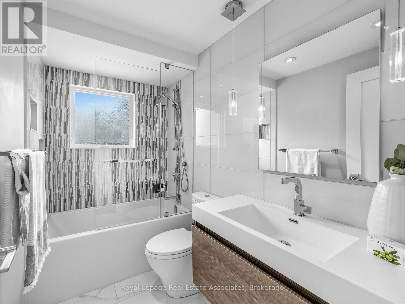 1510 Point O Woods Road, Mississauga, Ontario  L5G 2X7 - Photo 20 - W12800842