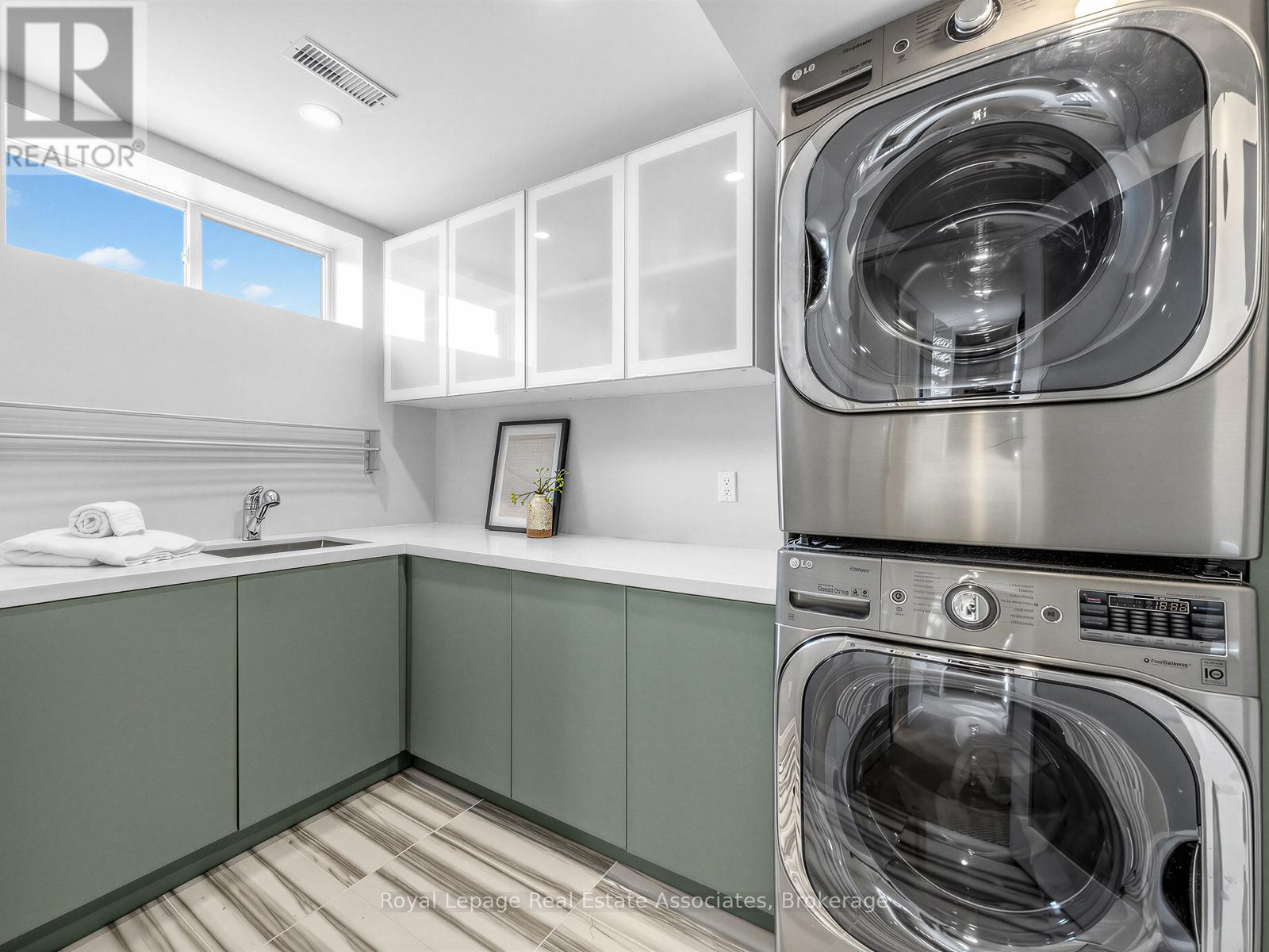 1510 Point O Woods Road, Mississauga, Ontario  L5G 2X7 - Photo 38 - W12800842