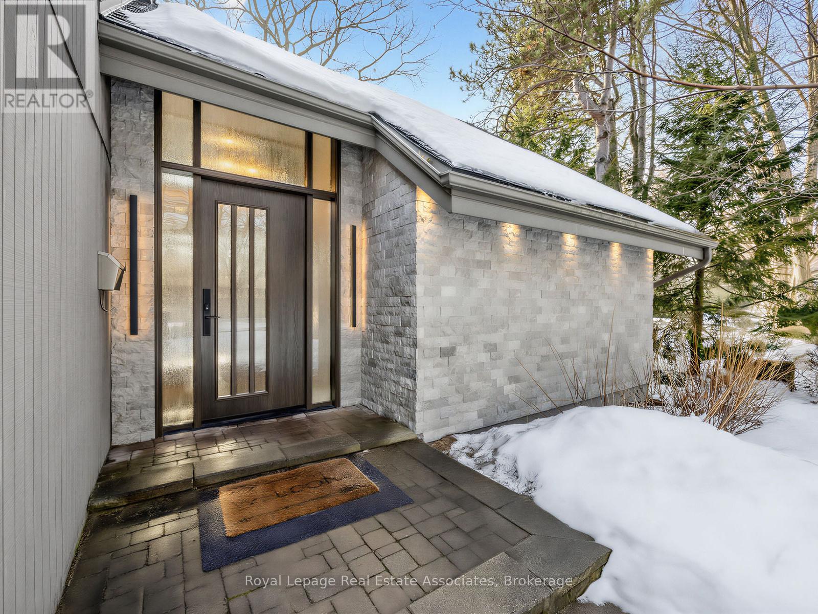 1510 Point O Woods Road, Mississauga, Ontario  L5G 2X7 - Photo 4 - W12800842