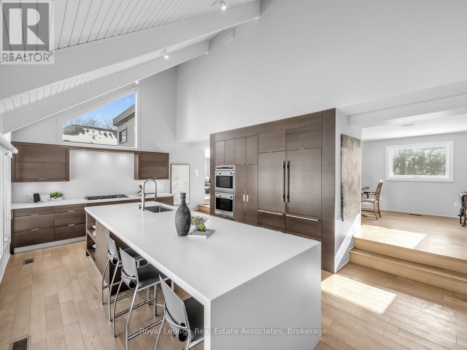 1510 Point O Woods Road, Mississauga, Ontario  L5G 2X7 - Photo 9 - W12800842