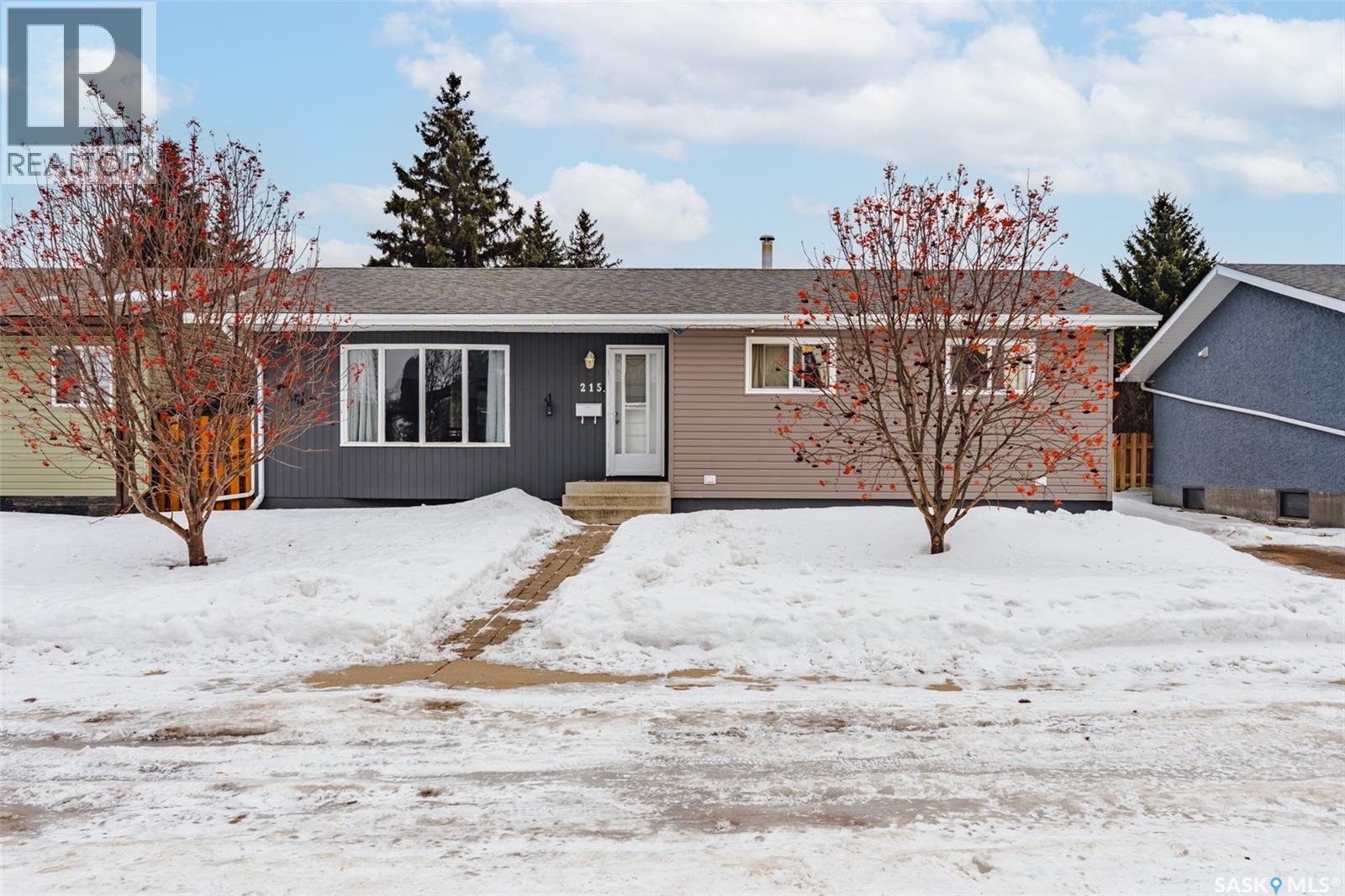 215 Needham Crescent, Saskatoon, Saskatchewan  S7M 4X3 - Photo 1 - SK028632