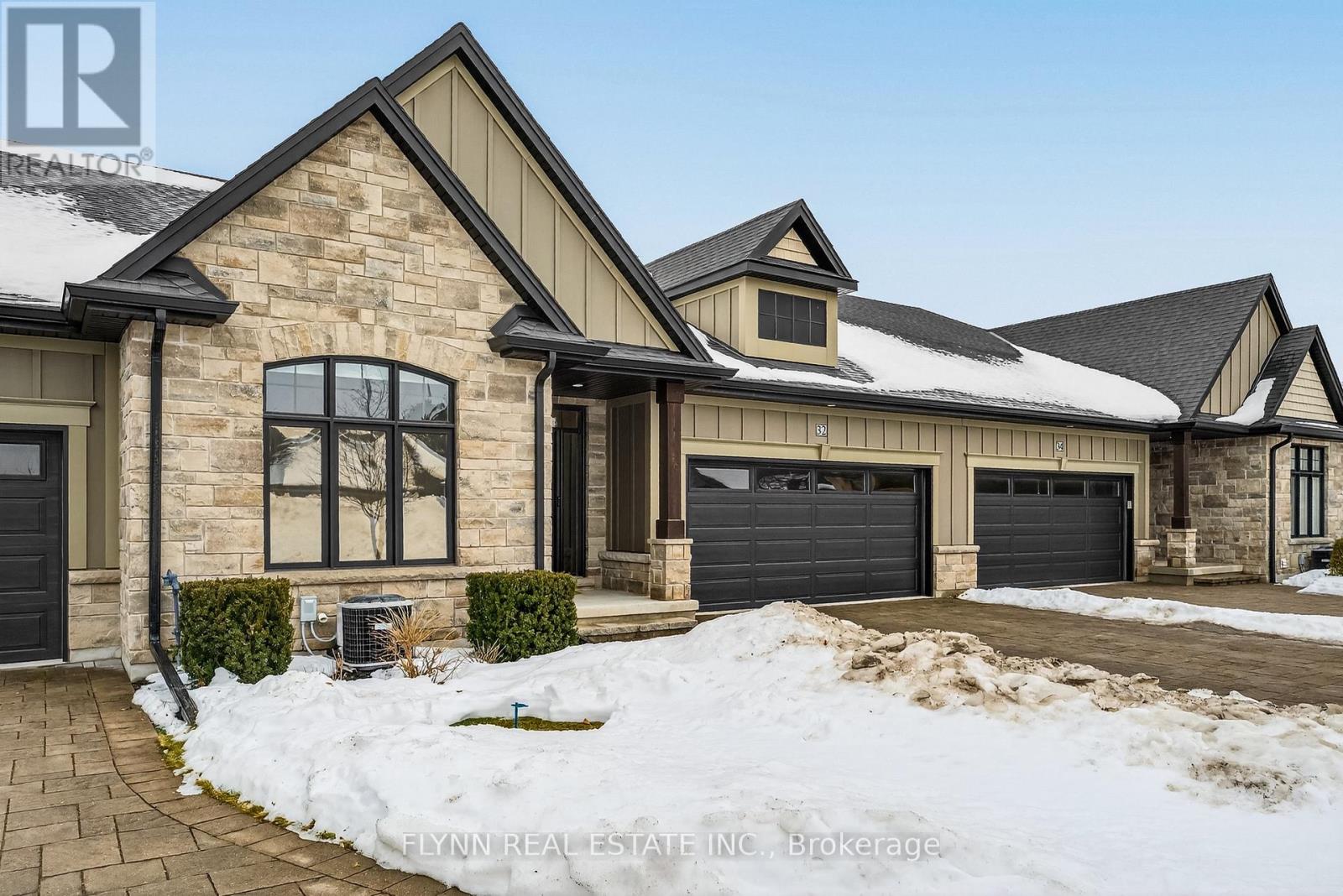 32 Ridgeview Crescent, Niagara-On-The-Lake, Ontario L0S 1J1 - Photo 2 - X12800762