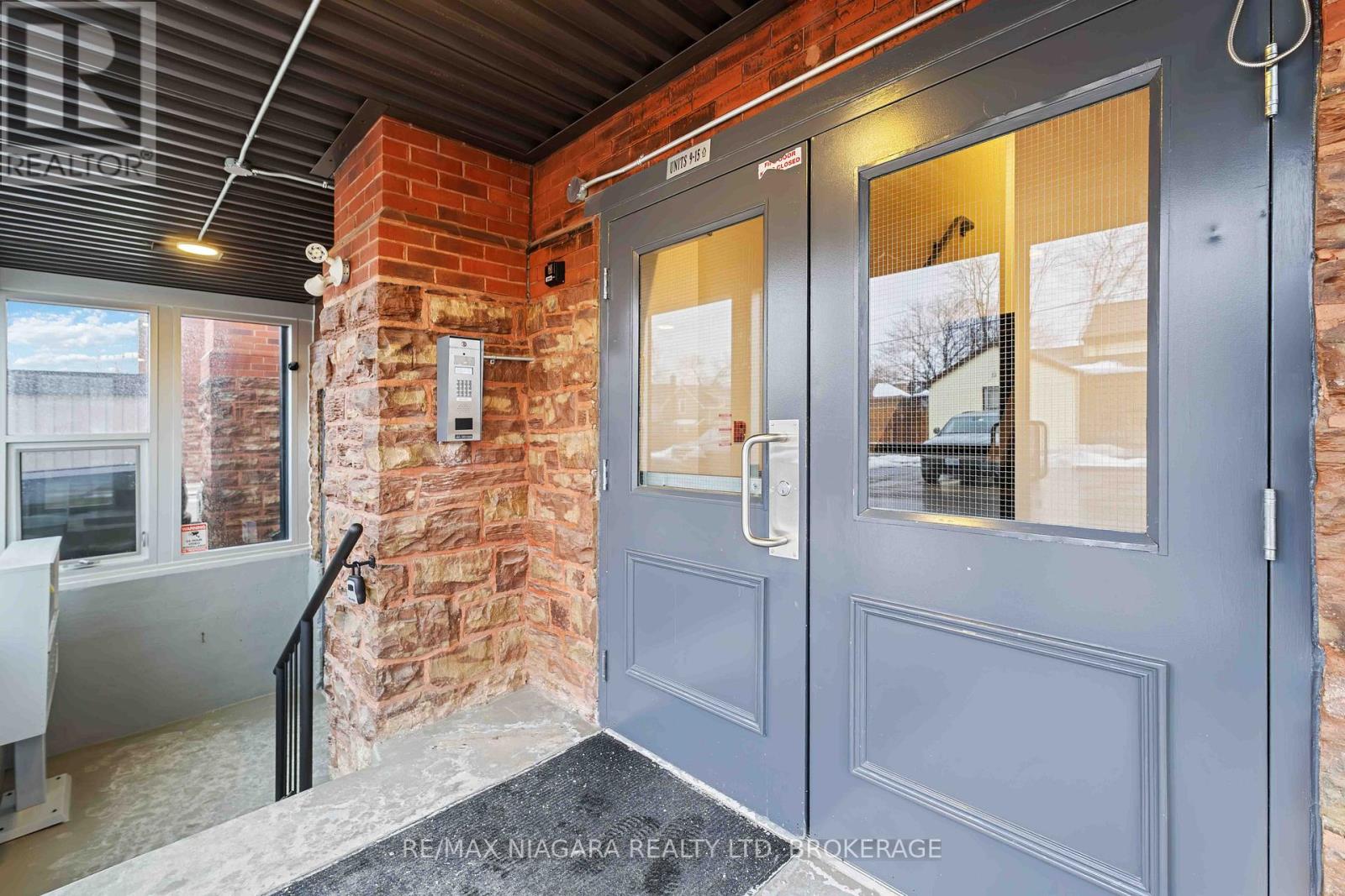 4 - 405 Merritt Street, St. Catharines, Ontario  L2P 1P5 - Photo 17 - X12800886