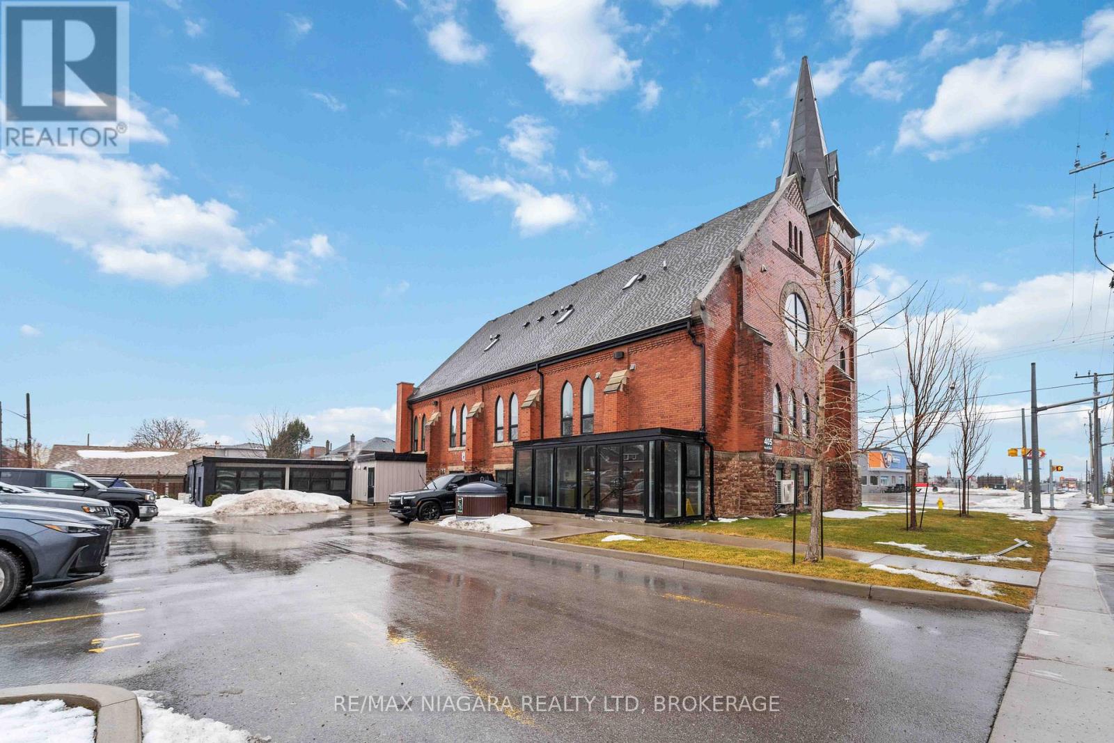 4 - 405 Merritt Street, St. Catharines, Ontario  L2P 1P5 - Photo 2 - X12800886