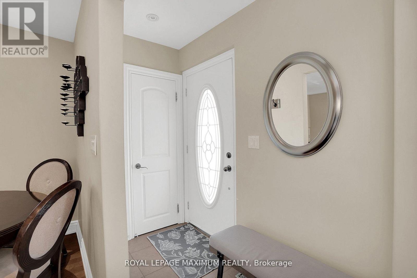 572 Northcliffe Boulevard, Toronto, Ontario  M6E 3L7 - Photo 5 - C12796682