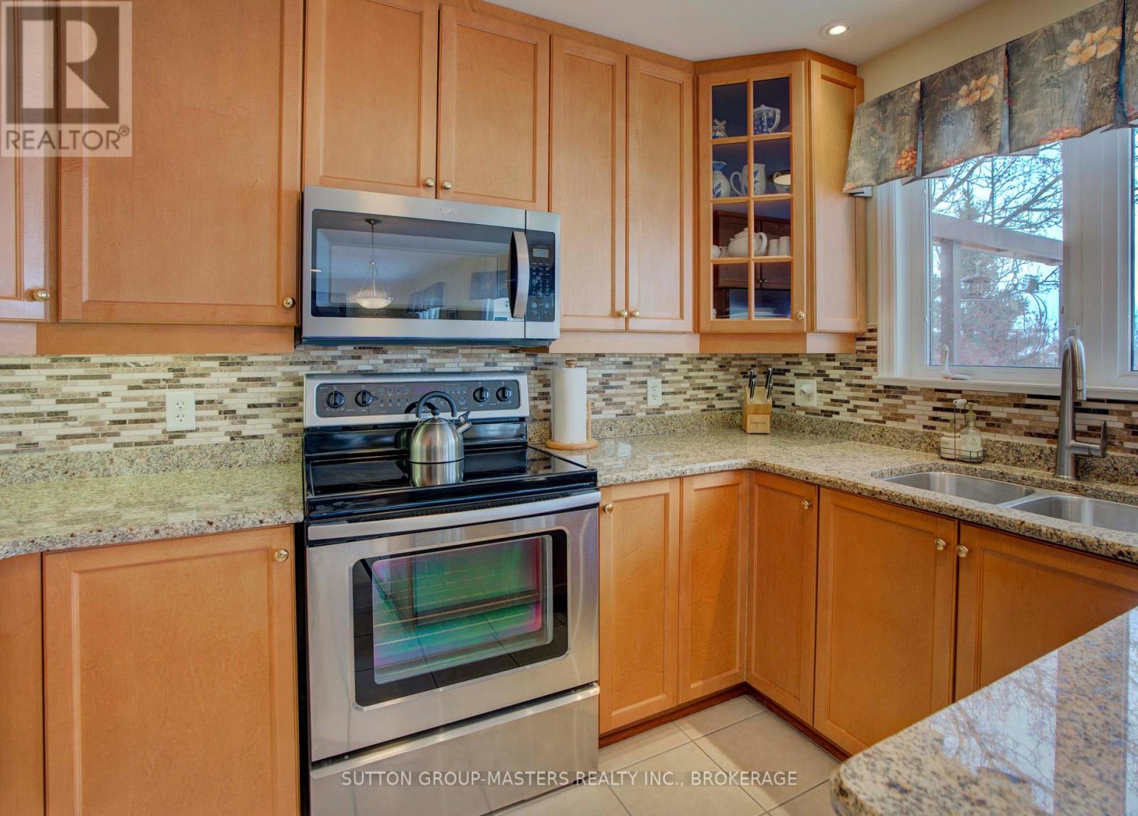 24 Glenora Drive, Loyalist (Bath), Ontario  K0H 1G0 - Photo 14 - X12800996