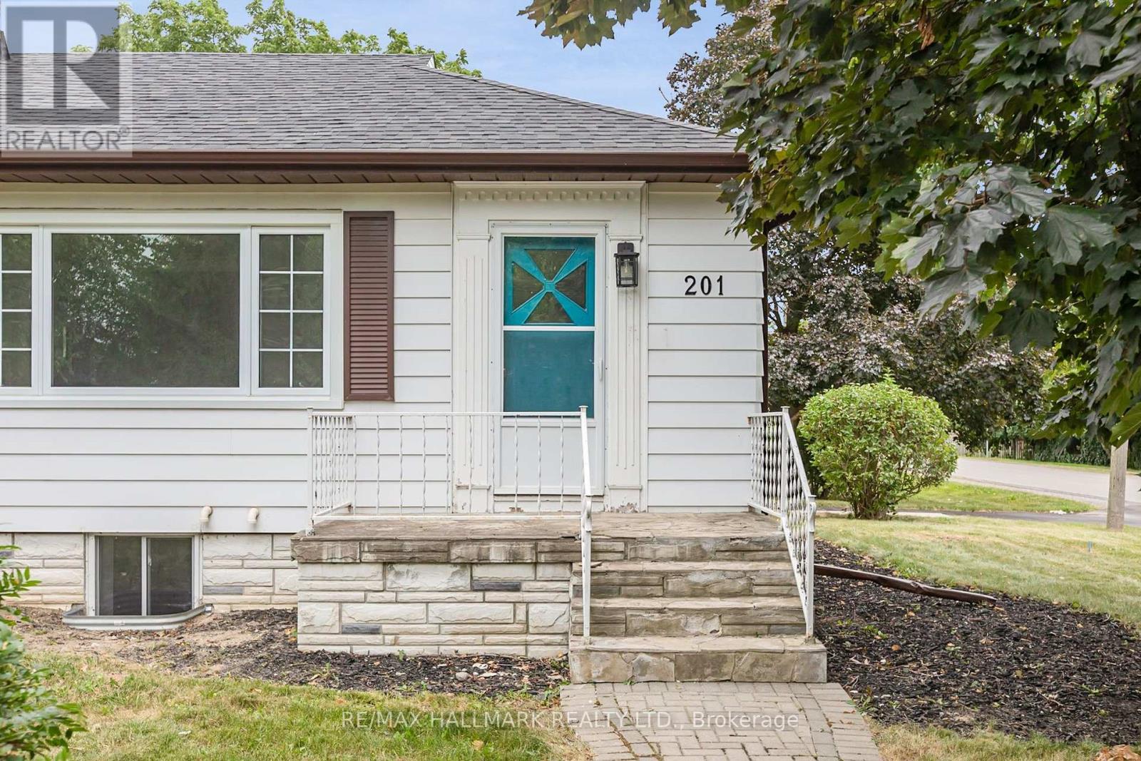 Upper - 201 High Street, Whitby, Ontario  L1N 5H5 - Photo 11 - E12800918