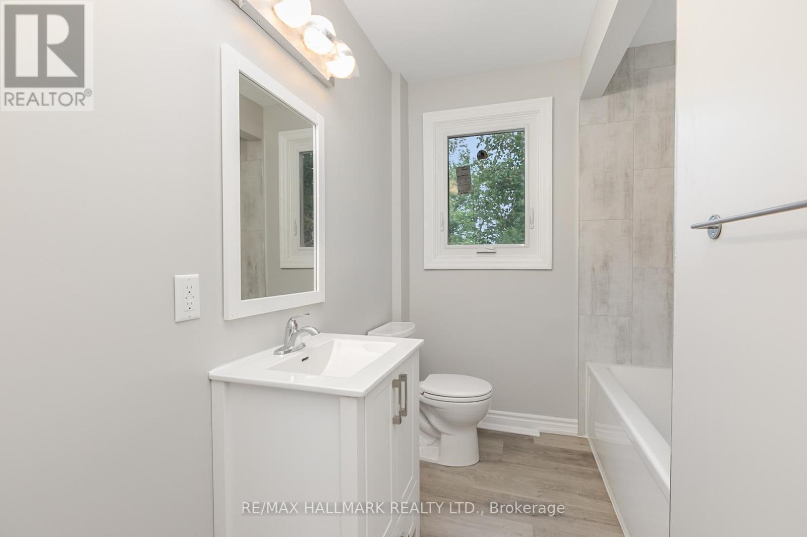 Upper - 201 High Street, Whitby, Ontario  L1N 5H5 - Photo 7 - E12800918