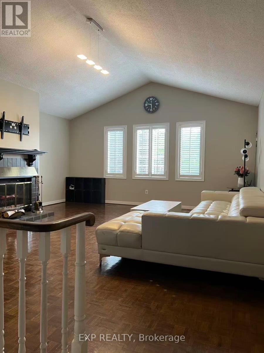 2nd B - 1009 Meadowridge Crescent, Pickering, Ontario  L1V 4Z3 - Photo 2 - E12800944