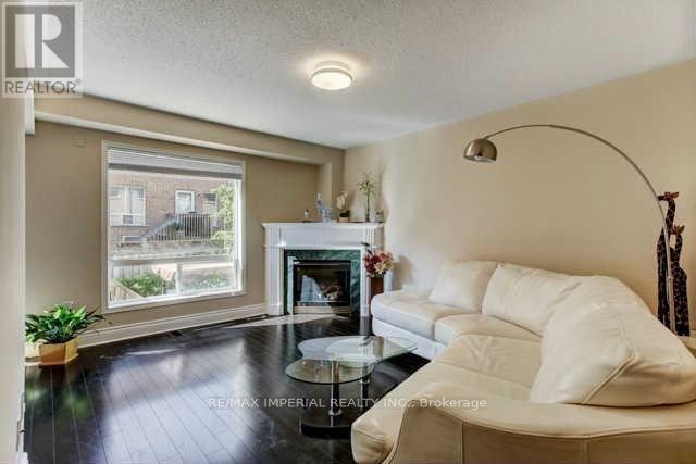 27 Silver Linden Drive, Richmond Hill, Ontario  L4B 3S8 - Photo 4 - N12800922