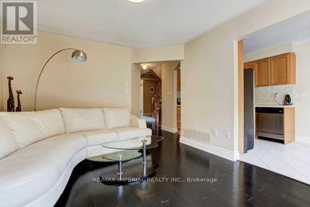 27 Silver Linden Drive, Richmond Hill, Ontario  L4B 3S8 - Photo 5 - N12800922