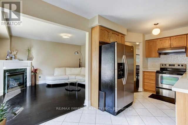 27 Silver Linden Drive, Richmond Hill, Ontario  L4B 3S8 - Photo 6 - N12800922