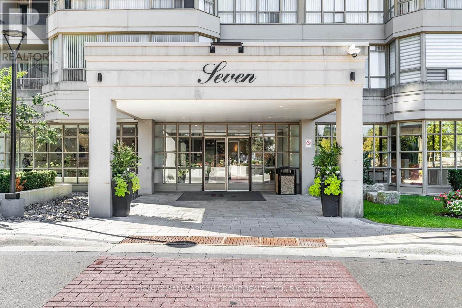 1203 - 7 Townsgate Drive, Vaughan, Ontario  L4J 7Z9 - Photo 2 - N12800926