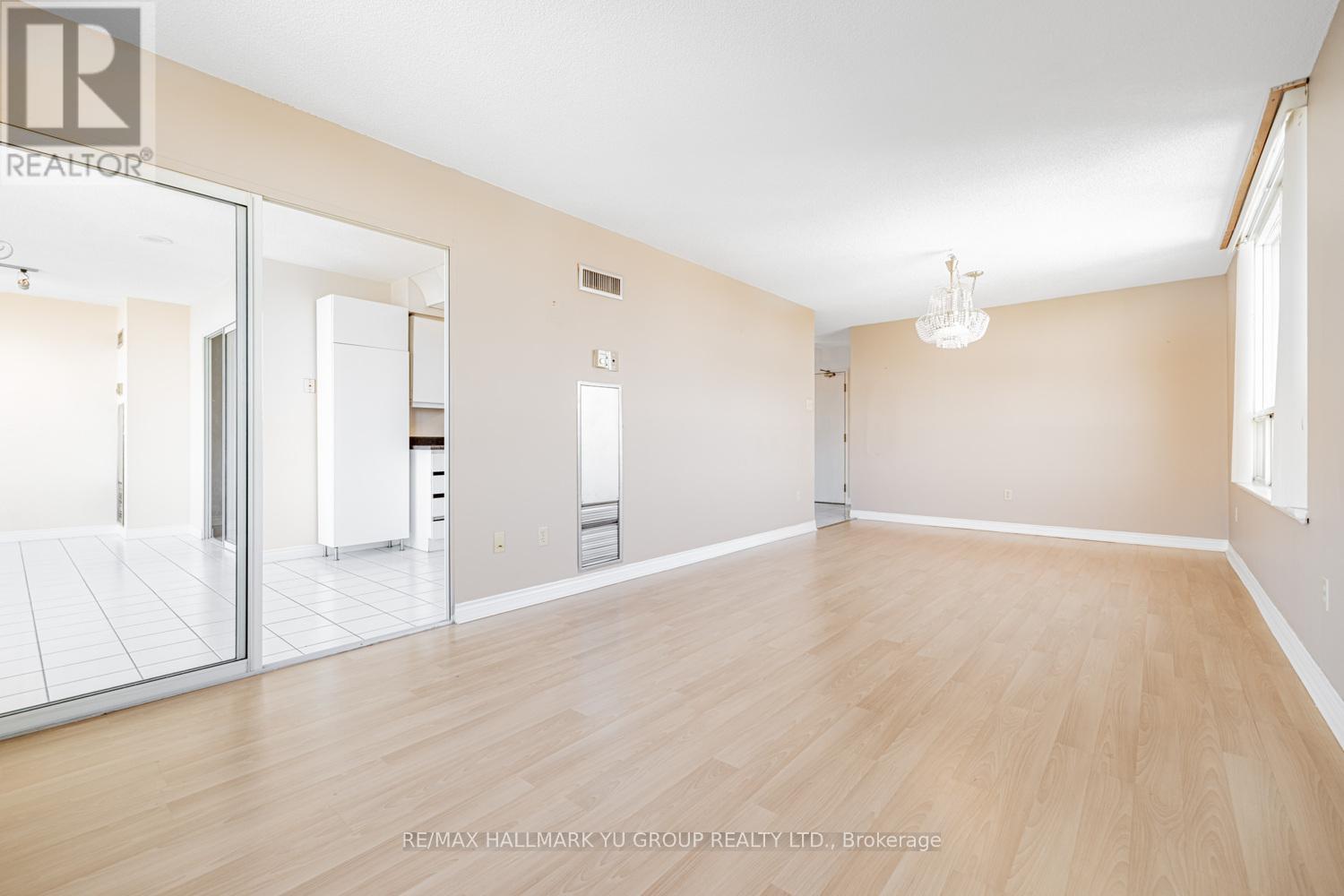1203 - 7 Townsgate Drive, Vaughan, Ontario  L4J 7Z9 - Photo 4 - N12800926