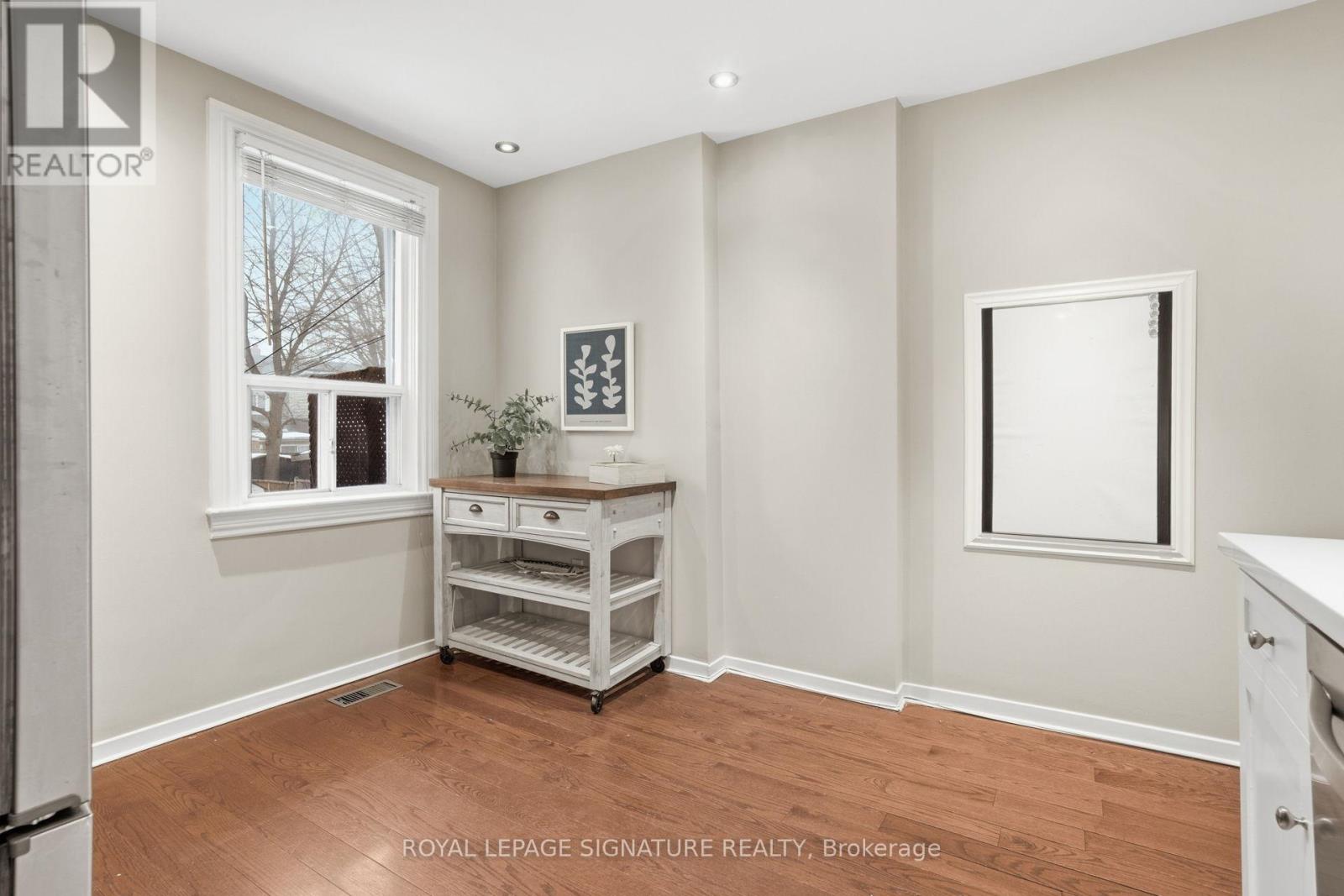 162 Kingsmount Park Road, Toronto, Ontario  M4L 3L8 - Photo 14 - E12799554