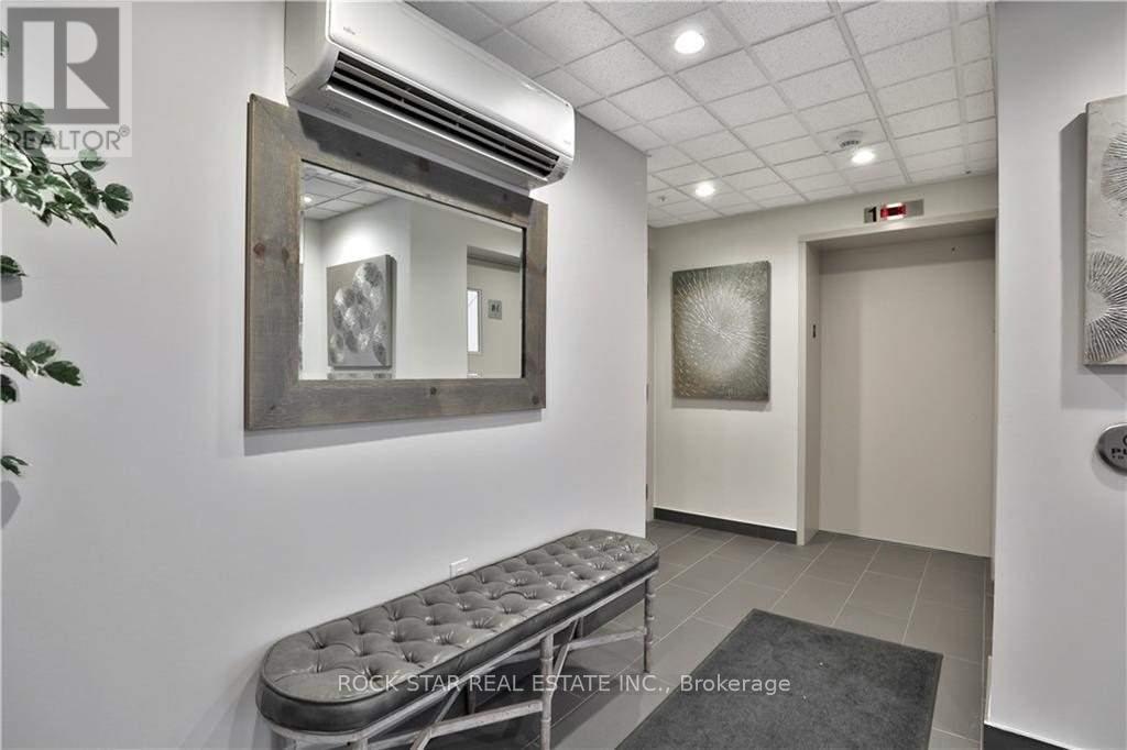 406 - 73 Washington Avenue, Oakville (Co Central), Ontario  L6K 1W5 - Photo 4 - W12800316