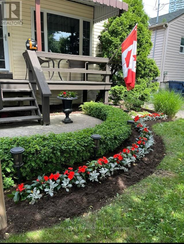 5 Acorn Avenue, Toronto, Ontario  M9B 3P7 - Photo 3 - W12800808