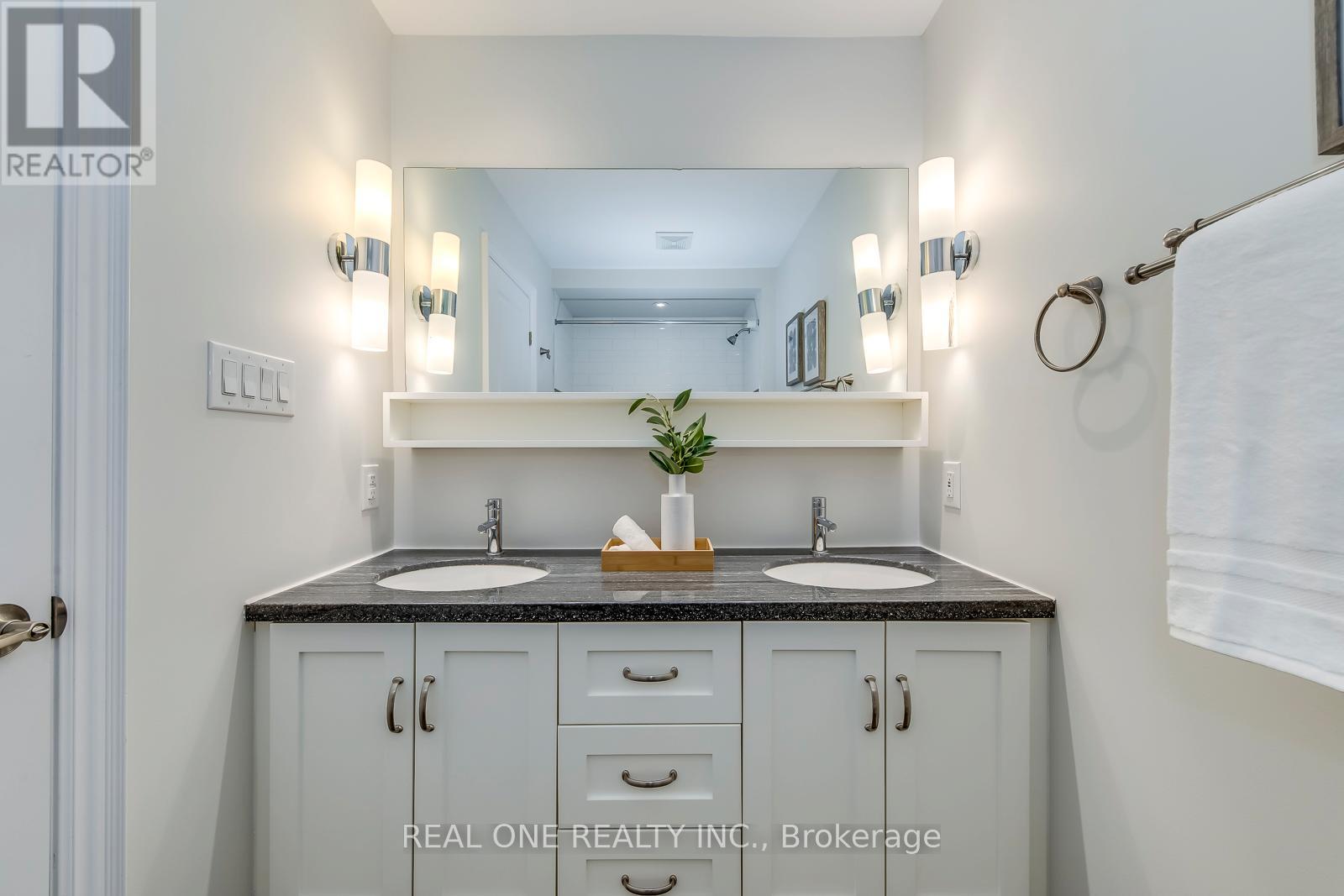 378 Alderwood Common, Oakville, Ontario  L6H 0P8 - Photo 48 - W12800934