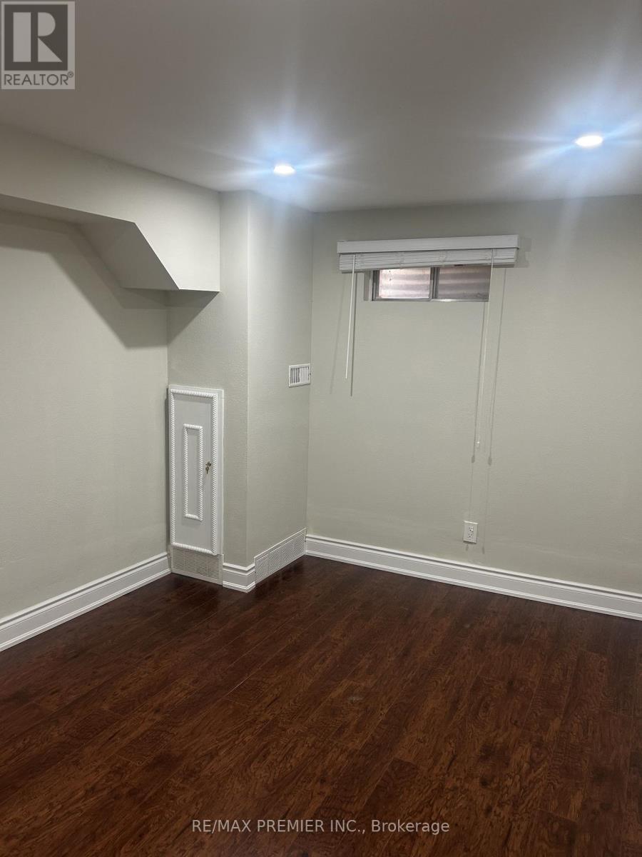 Lower - 4057 Taffey Crescent, Mississauga (Erin Mills), Ontario  L5L 2A6 - Photo 7 - W12800940