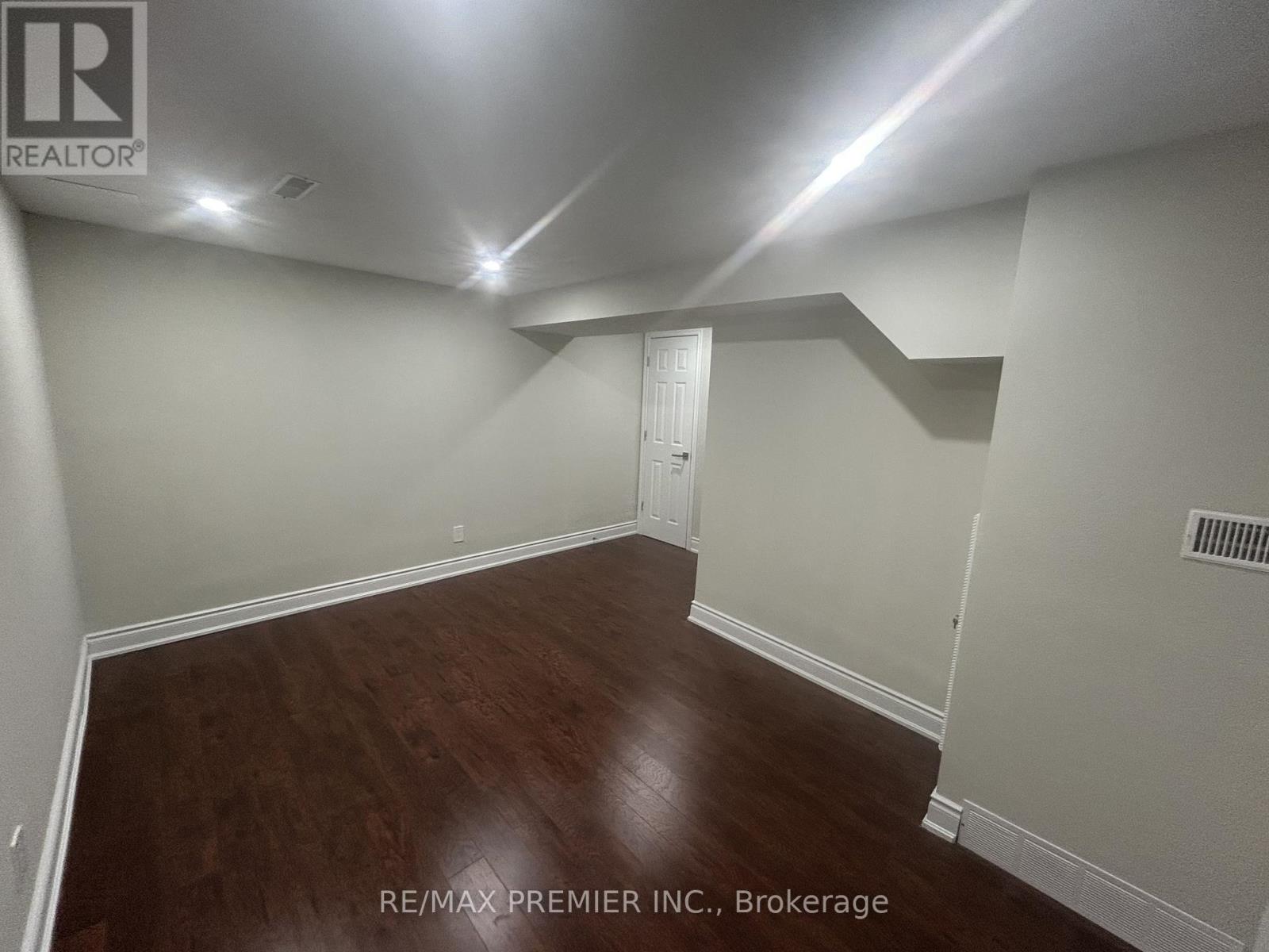 Lower - 4057 Taffey Crescent, Mississauga (Erin Mills), Ontario  L5L 2A6 - Photo 9 - W12800940