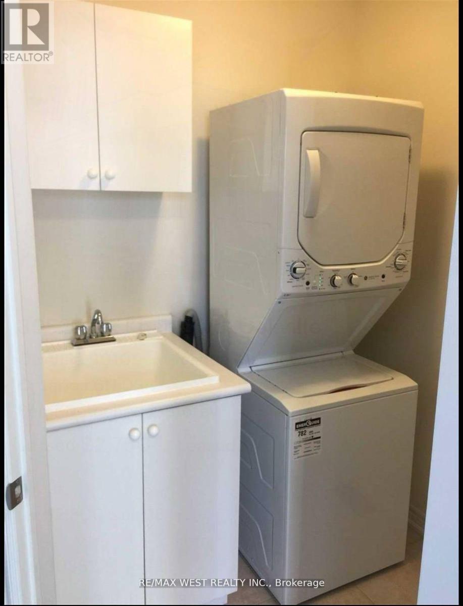 3052 Max Khan Boulevard, Oakville, Ontario  L6H 0S4 - Photo 7 - W12800970