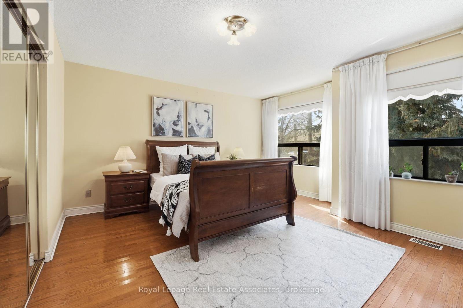 439 Salem Avenue N, Toronto, Ontario  M6H 3C9 - Photo 10 - W12800982