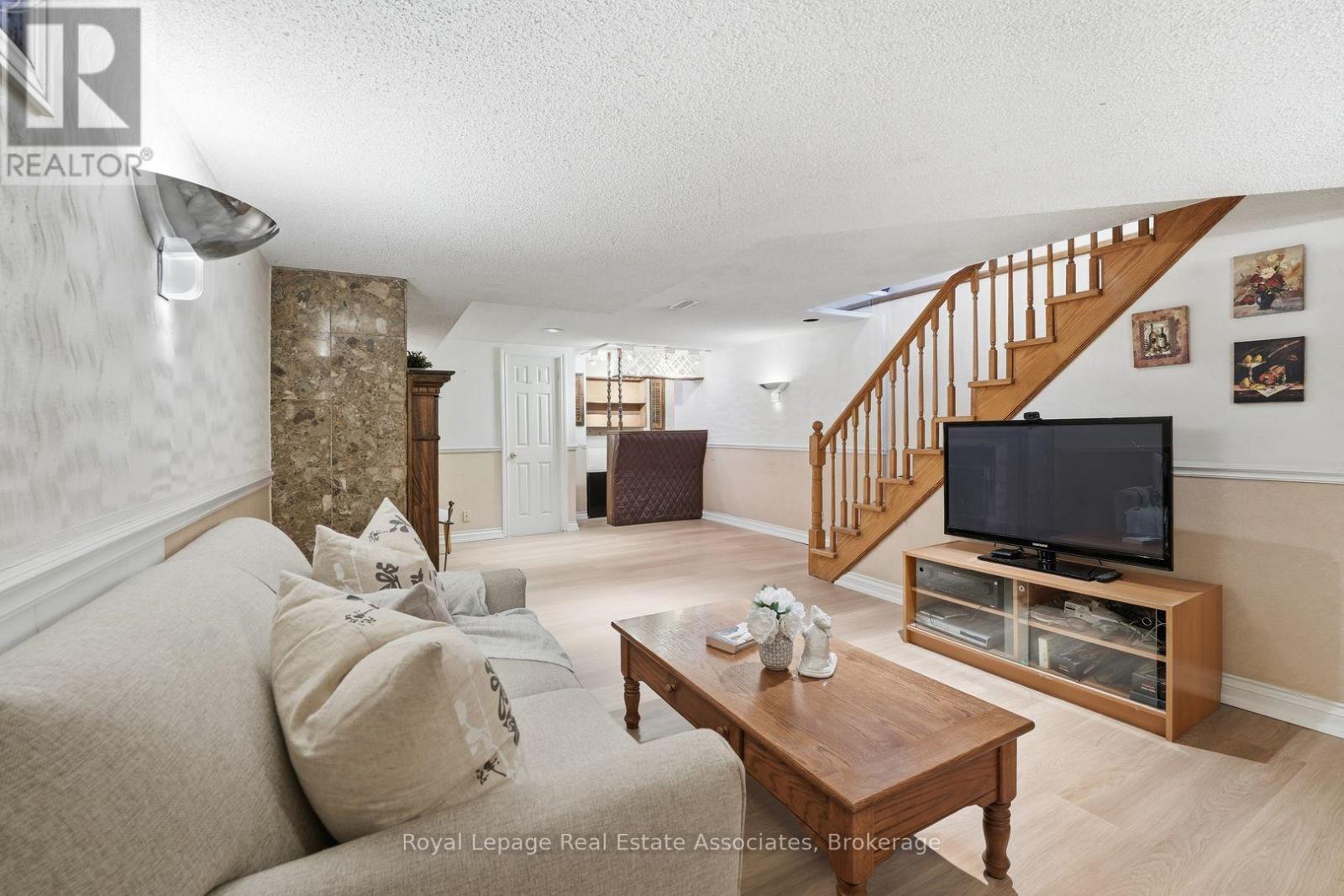 439 Salem Avenue N, Toronto, Ontario  M6H 3C9 - Photo 14 - W12800982