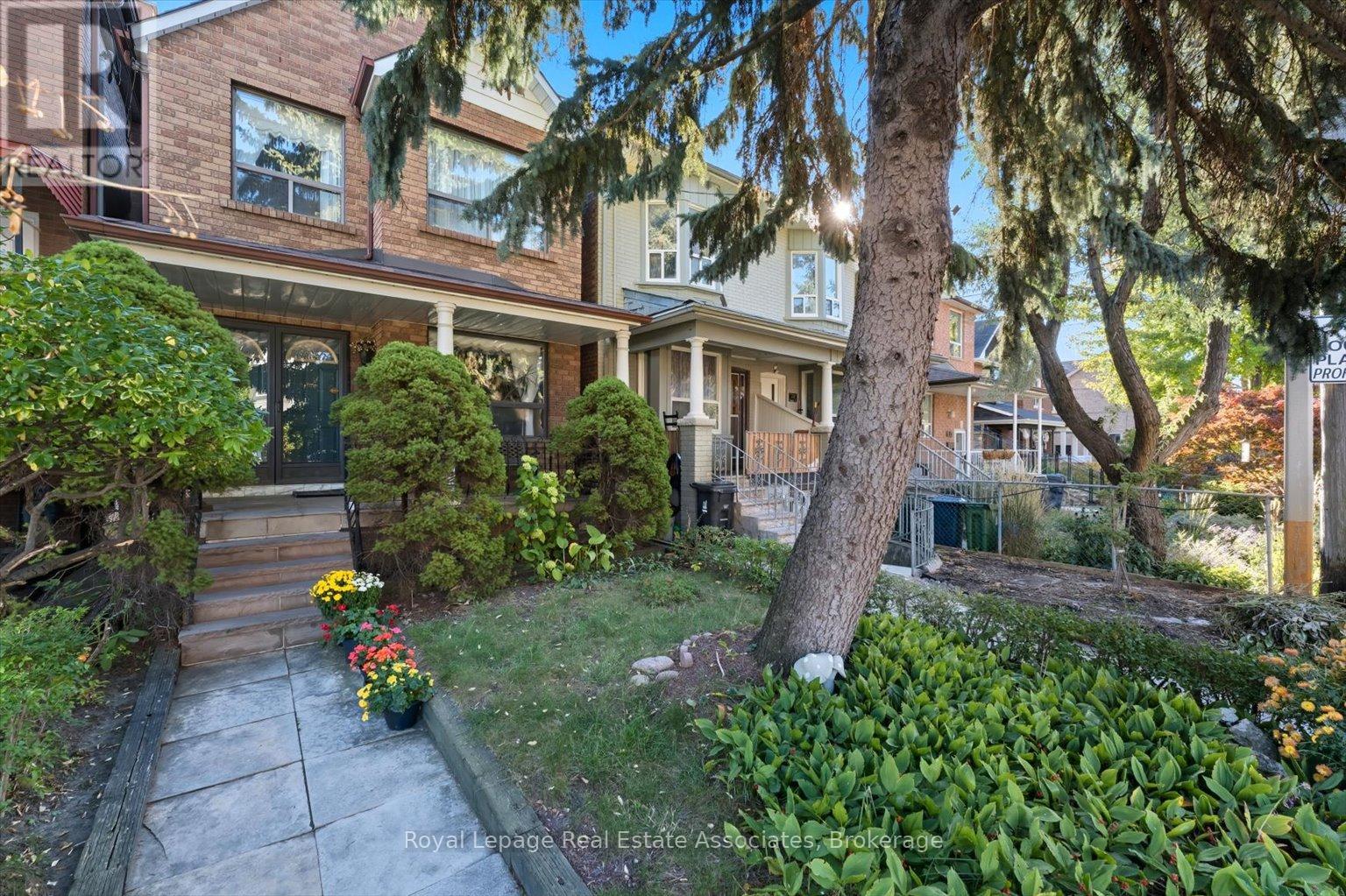 439 Salem Avenue N, Toronto, Ontario  M6H 3C9 - Photo 2 - W12800982
