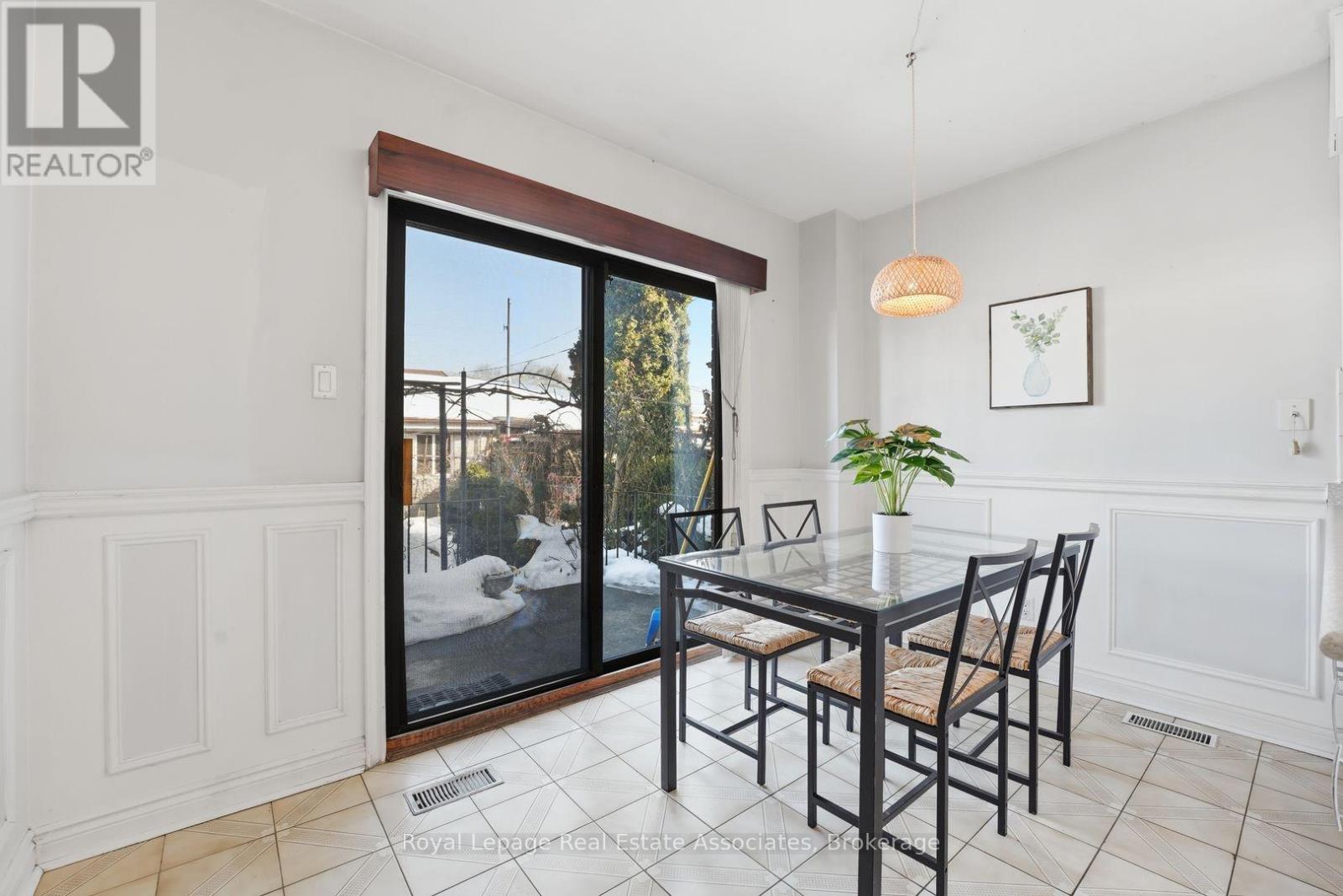 439 Salem Avenue N, Toronto, Ontario  M6H 3C9 - Photo 23 - W12800982