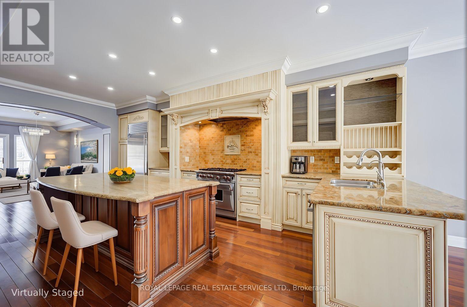 115 St Lawrence Drive, Mississauga, Ontario  L5G 4V2 - Photo 5 - W12800992