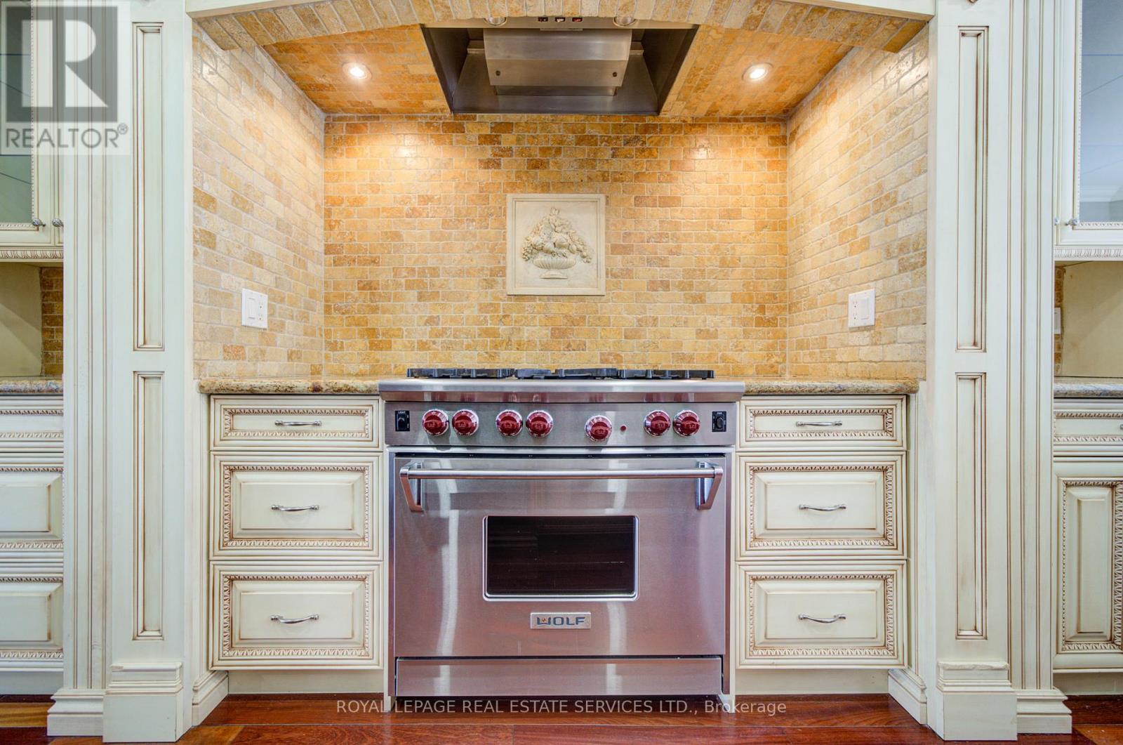 115 St Lawrence Drive, Mississauga, Ontario  L5G 4V2 - Photo 7 - W12800992