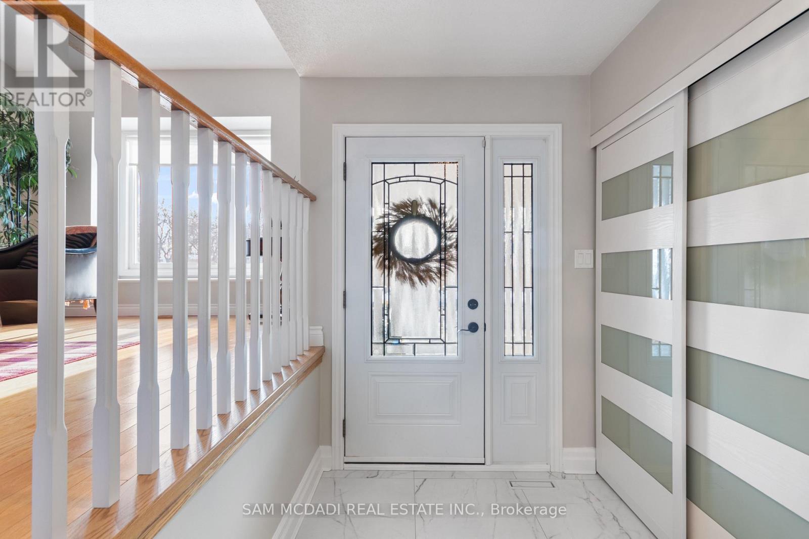 2332 Folkway Drive, Mississauga, Ontario  L5L 3B6 - Photo 2 - W12801000