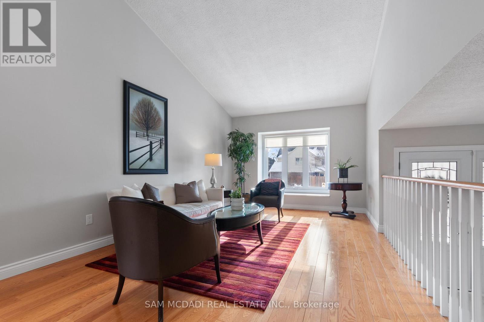 2332 Folkway Drive, Mississauga, Ontario  L5L 3B6 - Photo 3 - W12801000