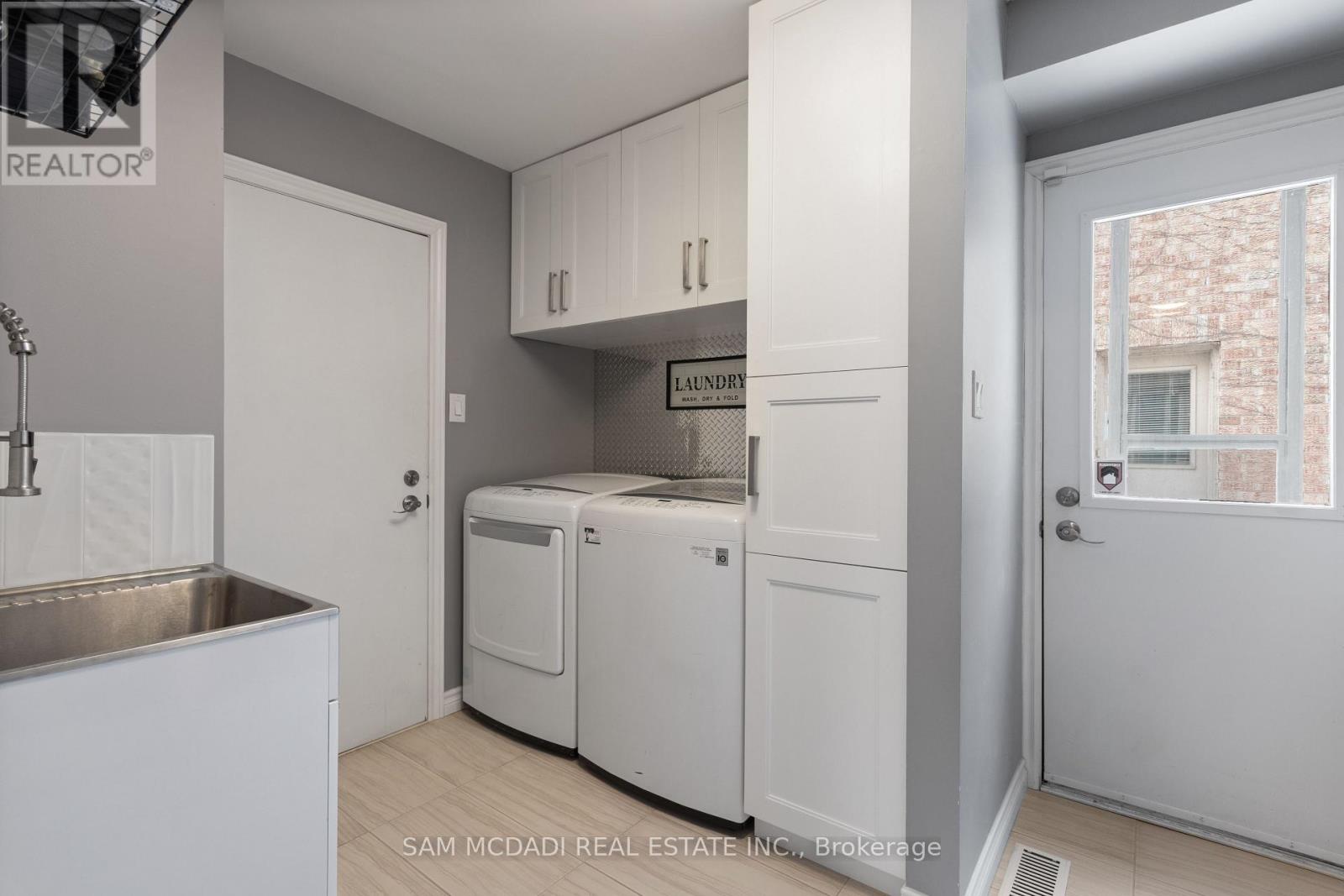 2332 Folkway Drive, Mississauga, Ontario  L5L 3B6 - Photo 35 - W12801000