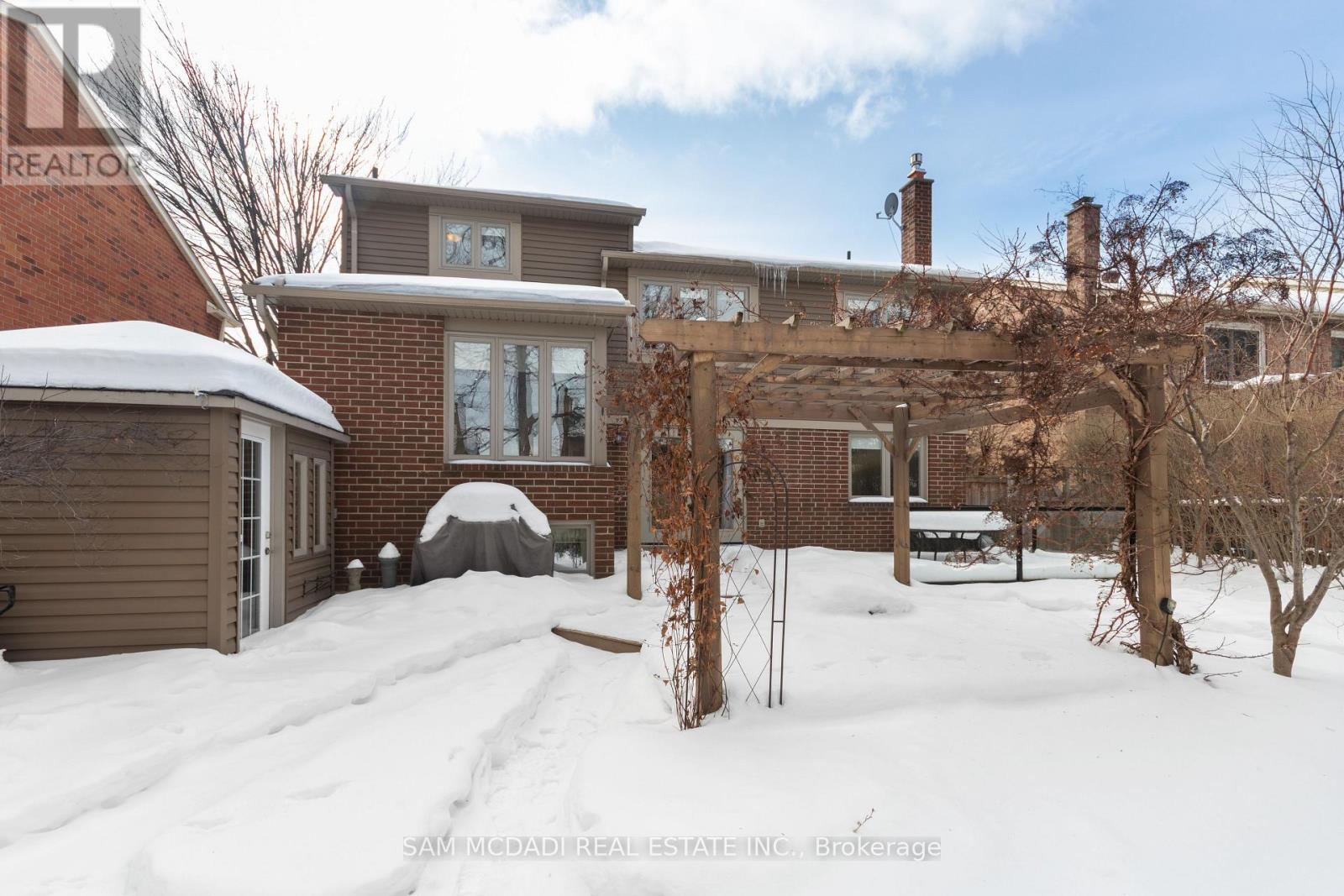2332 Folkway Drive, Mississauga, Ontario  L5L 3B6 - Photo 39 - W12801000